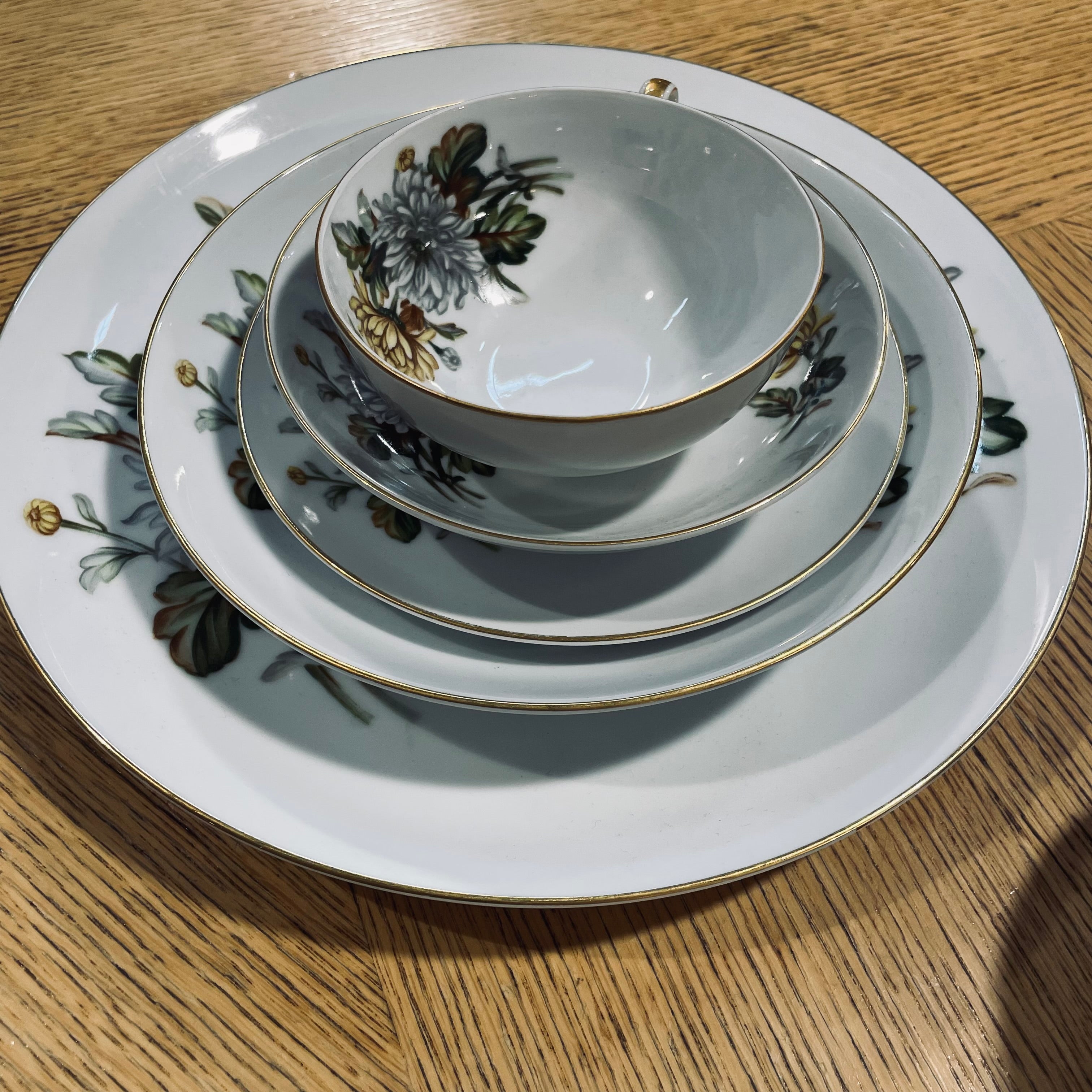 Set of 48 Pieces Eterna Chrysanthemum China Dinnerware