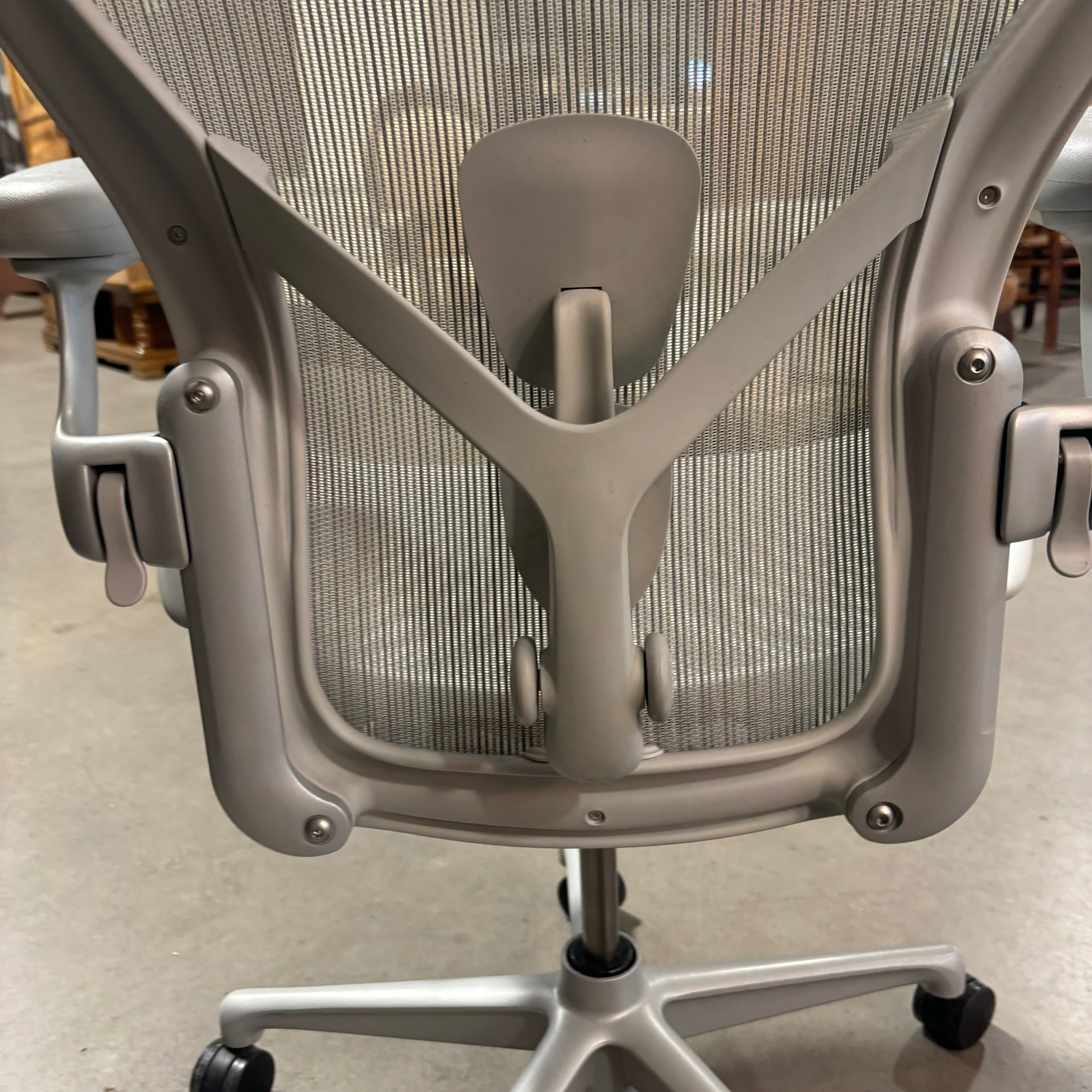 Herman Miller Aeron Grey Mesh Ergonomic Office Chair 27"x 25"x 37" to 41"