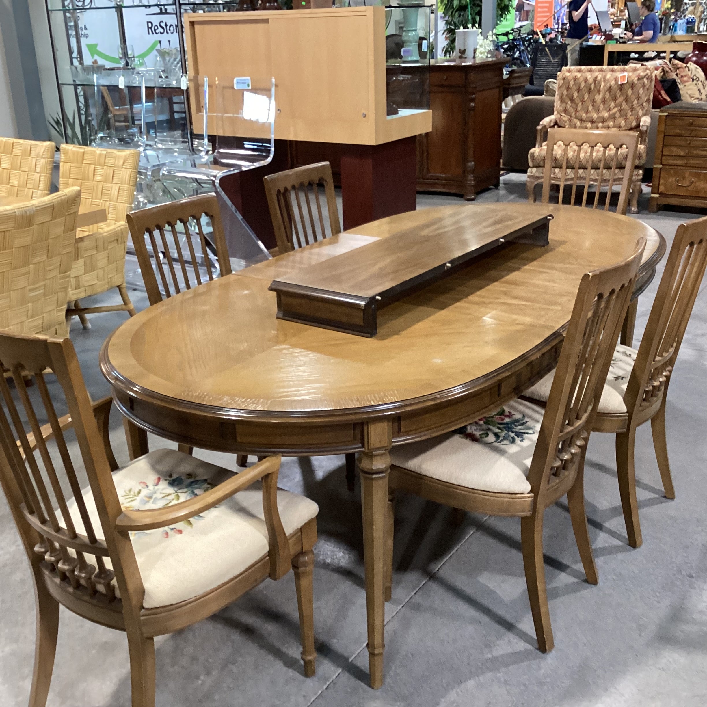 Vintage Drexel Carved Wood & Veneer 3 Leaf Table with 6 Needlepoint Chairs Dining Set 64" to 100"x 44"x 29.5"