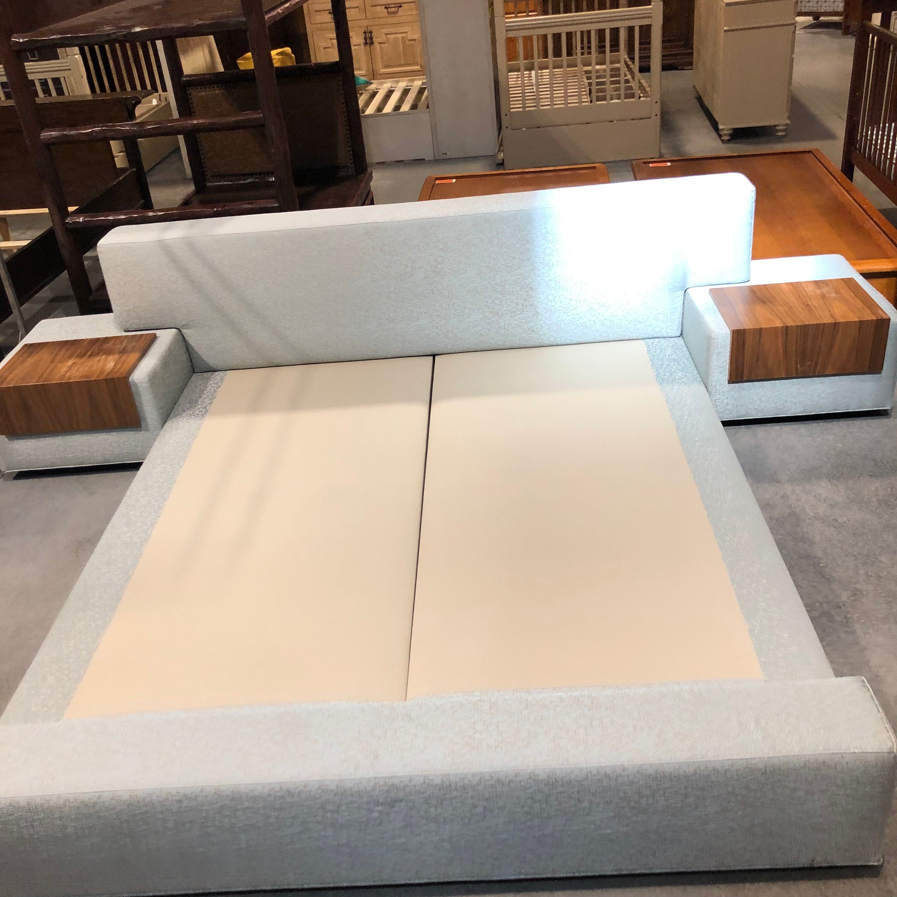 King Vioski Zurich Custom Silver Raised Blue Textured Platform Style With Walnut Top End Tables Bed Set 132"x 100"x 30"
