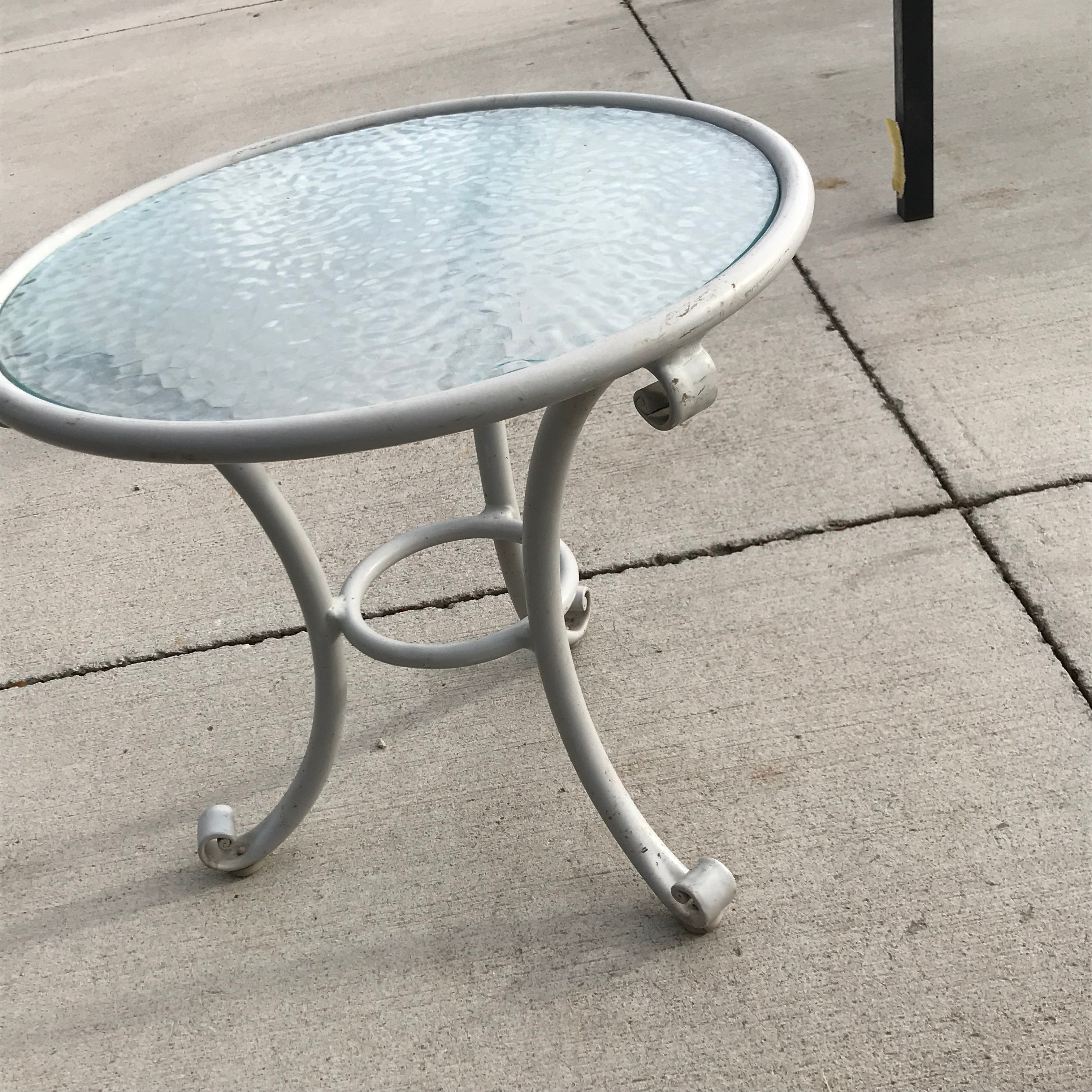 Brown Jordan Glass Patio Side Table 18"x 19" (Dia)
