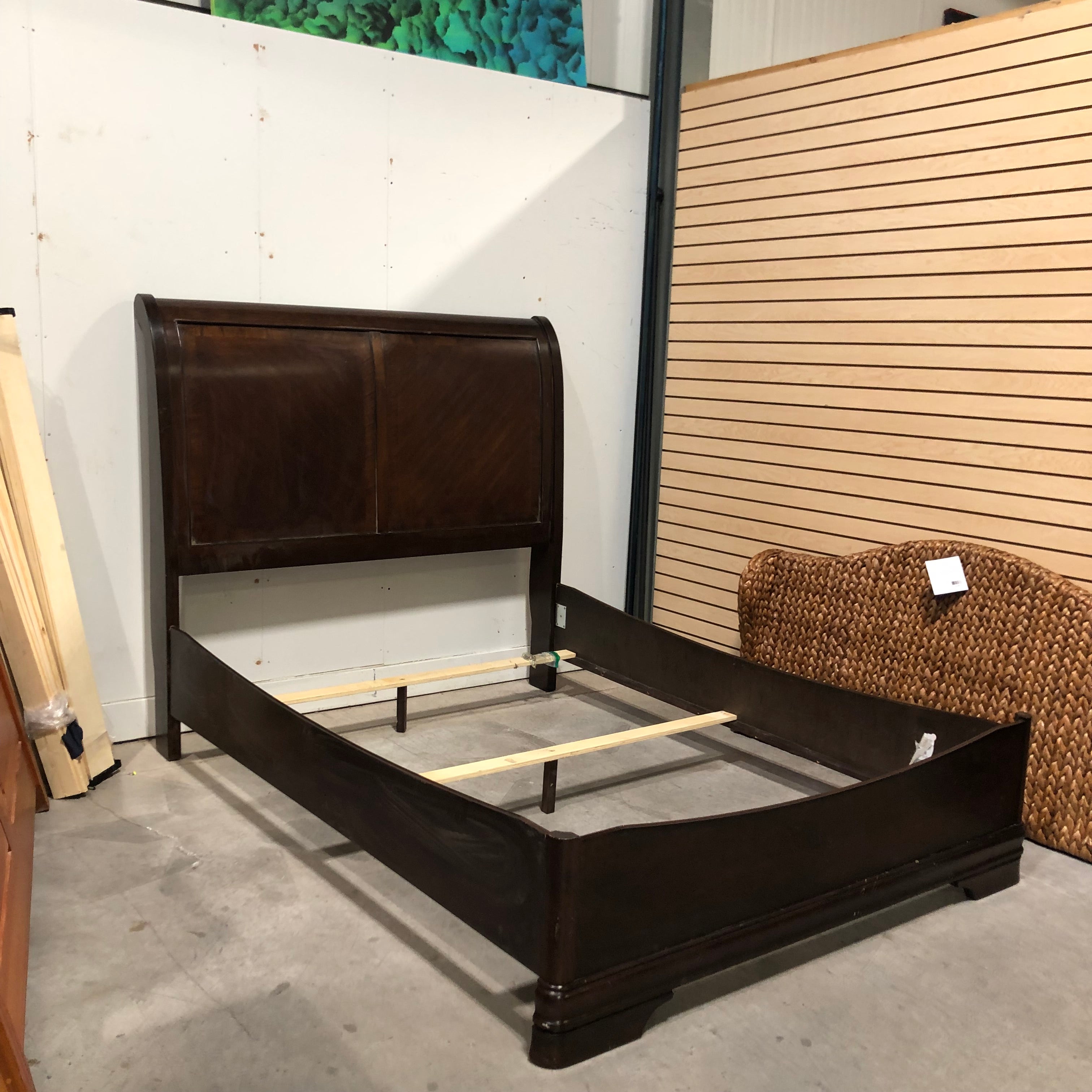 Queen Ashley Solid Dark Finish Platform Bed Set 63"x 92.5"x 60"