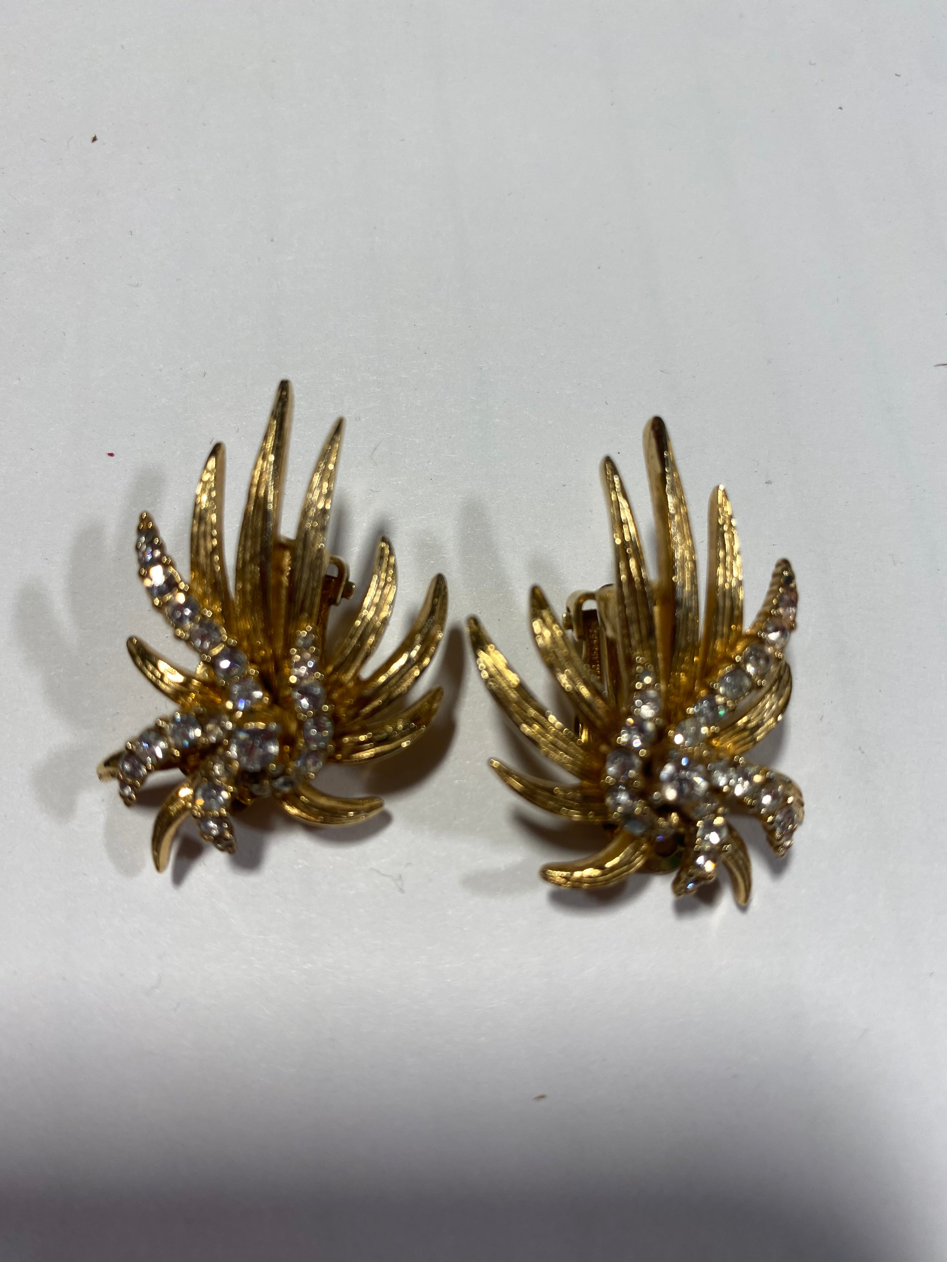 Ciner Vintage Boucher Style Starburst Spray Clip-On Earrings 1"x 1.25"