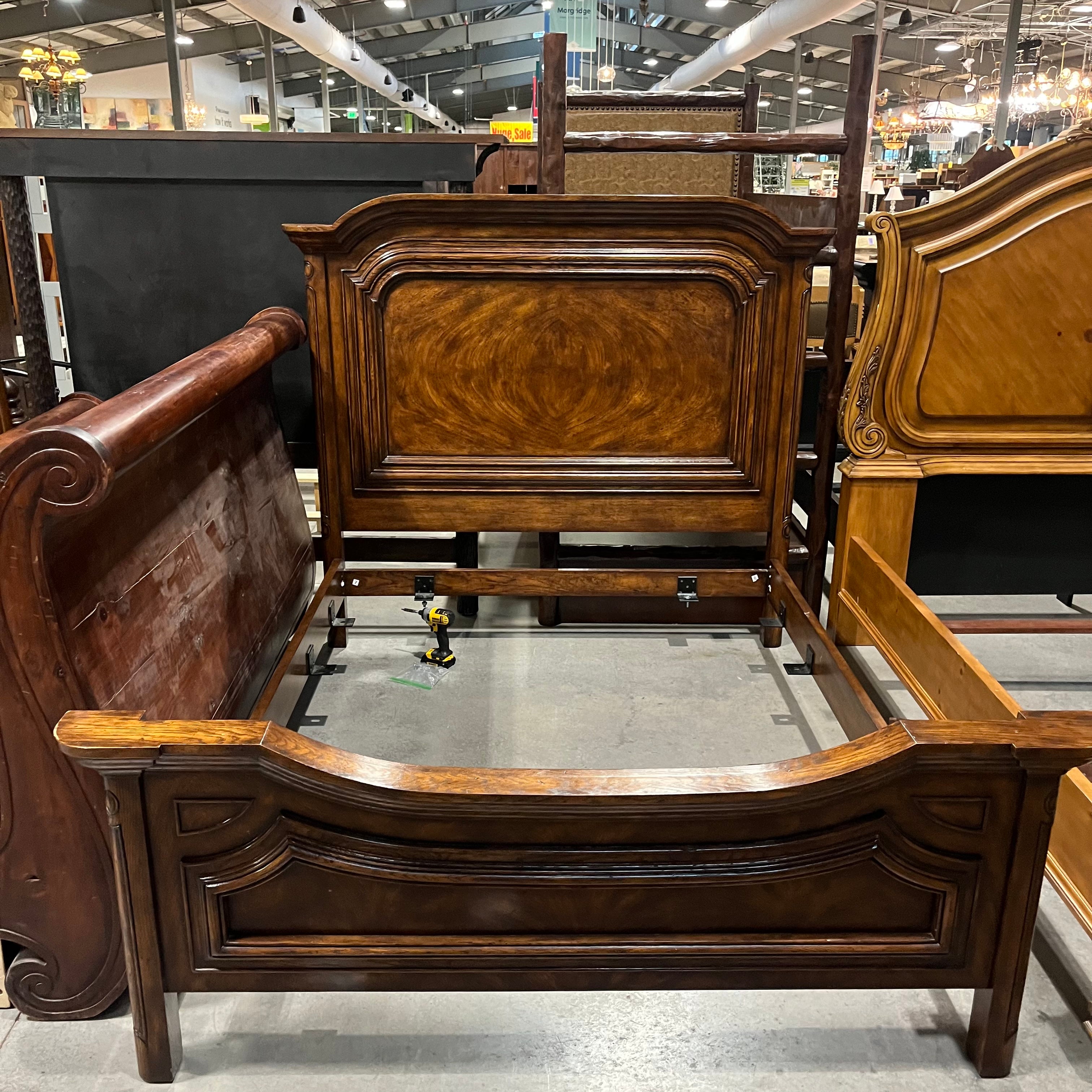 Queen Solid Dark Finish Wood Bed Set 73"x 88"x 64"