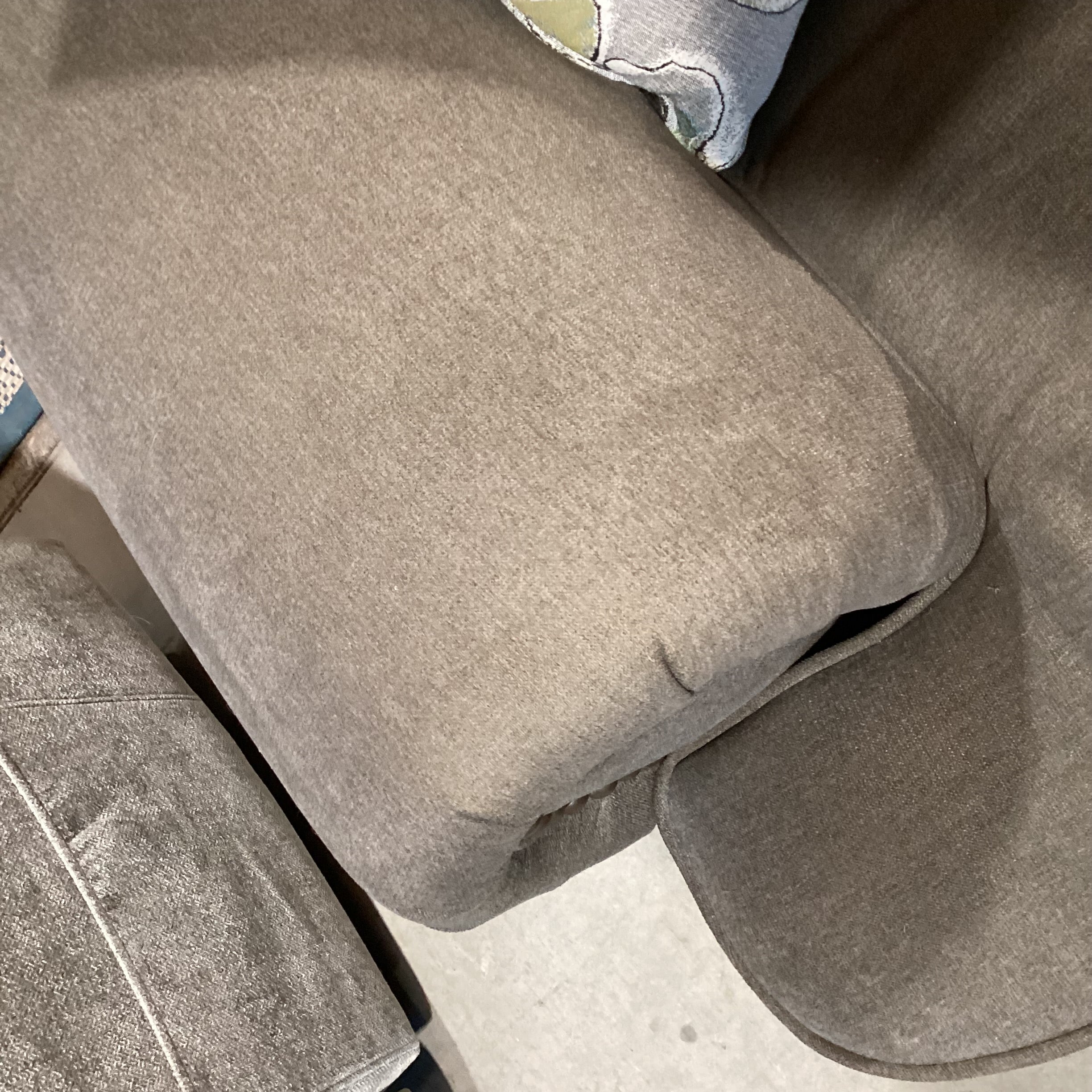 Flexsteel Charcoal Grey Nailhead & Floral Multi Accent Pillows with Ottoman Sofa 96"x 41"x 31"