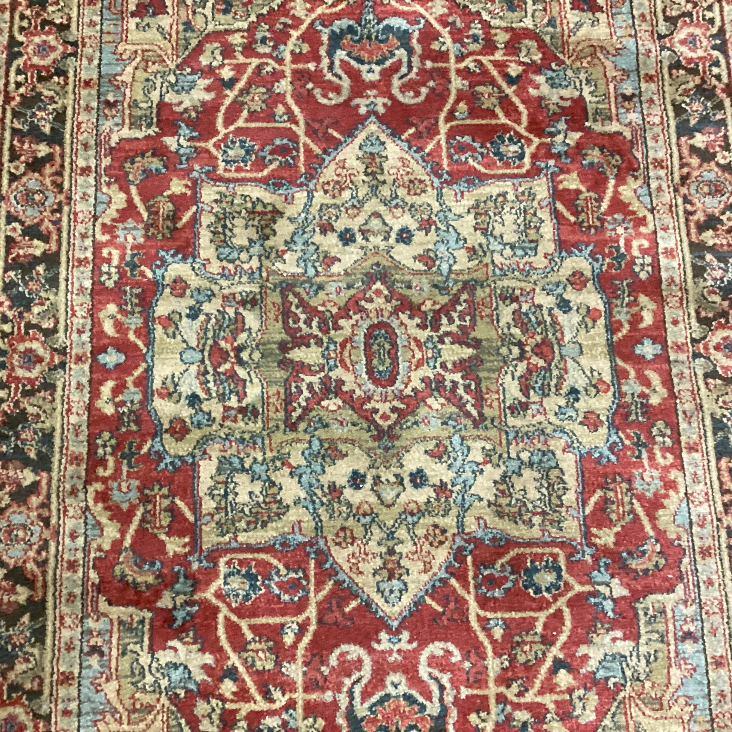 Safavieh Mahal Red Gold Blue Poly Rug 4'x 5' 7"