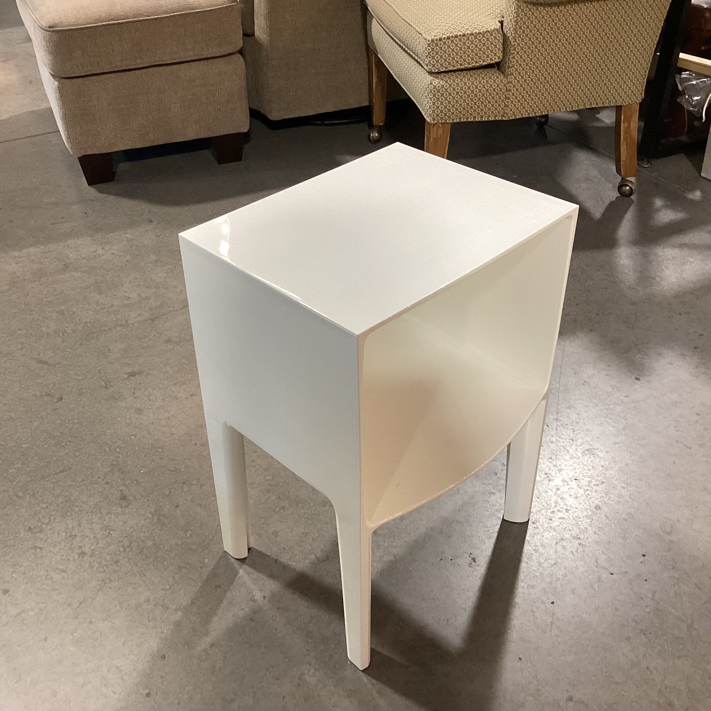 Karteil Italian Ghost Buster White Molded End Table 16"x 12.5"x 22.5"