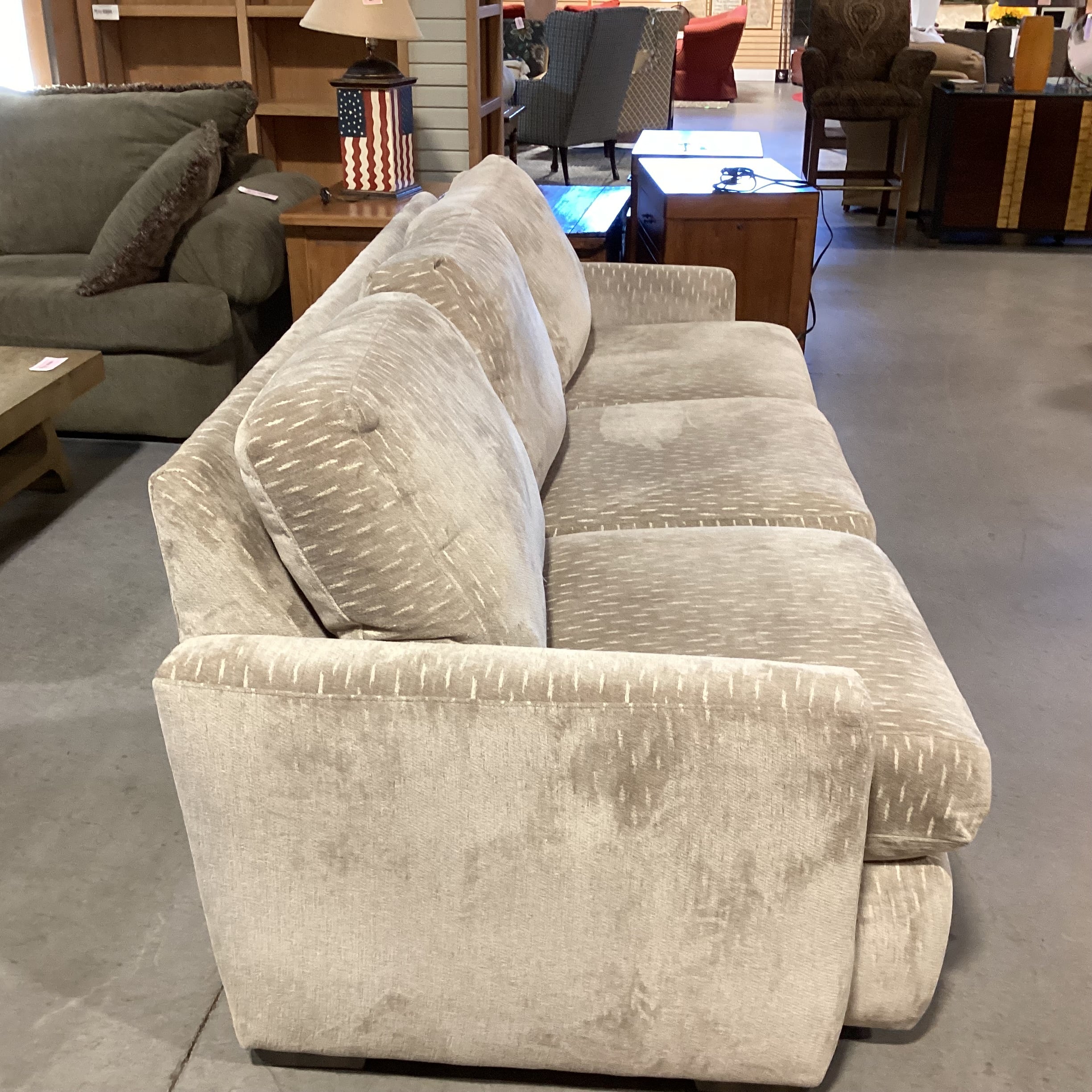 Flexsteel Beige & Cream Plush Woven Pattern Sofa 94"x 40"x 32"