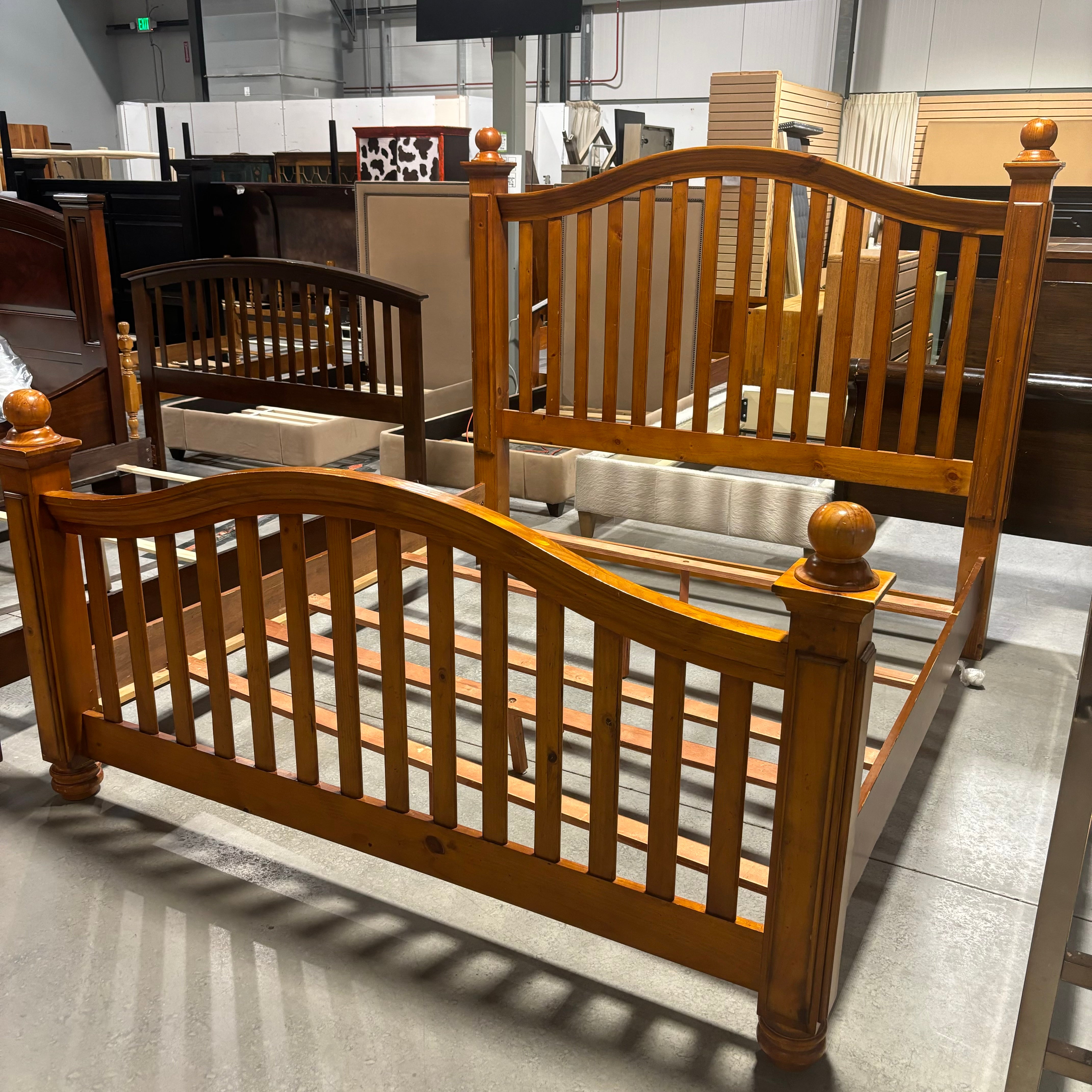 KING Solid Light Finish Wood Bed Set 82.5"x 90.5"x 69"