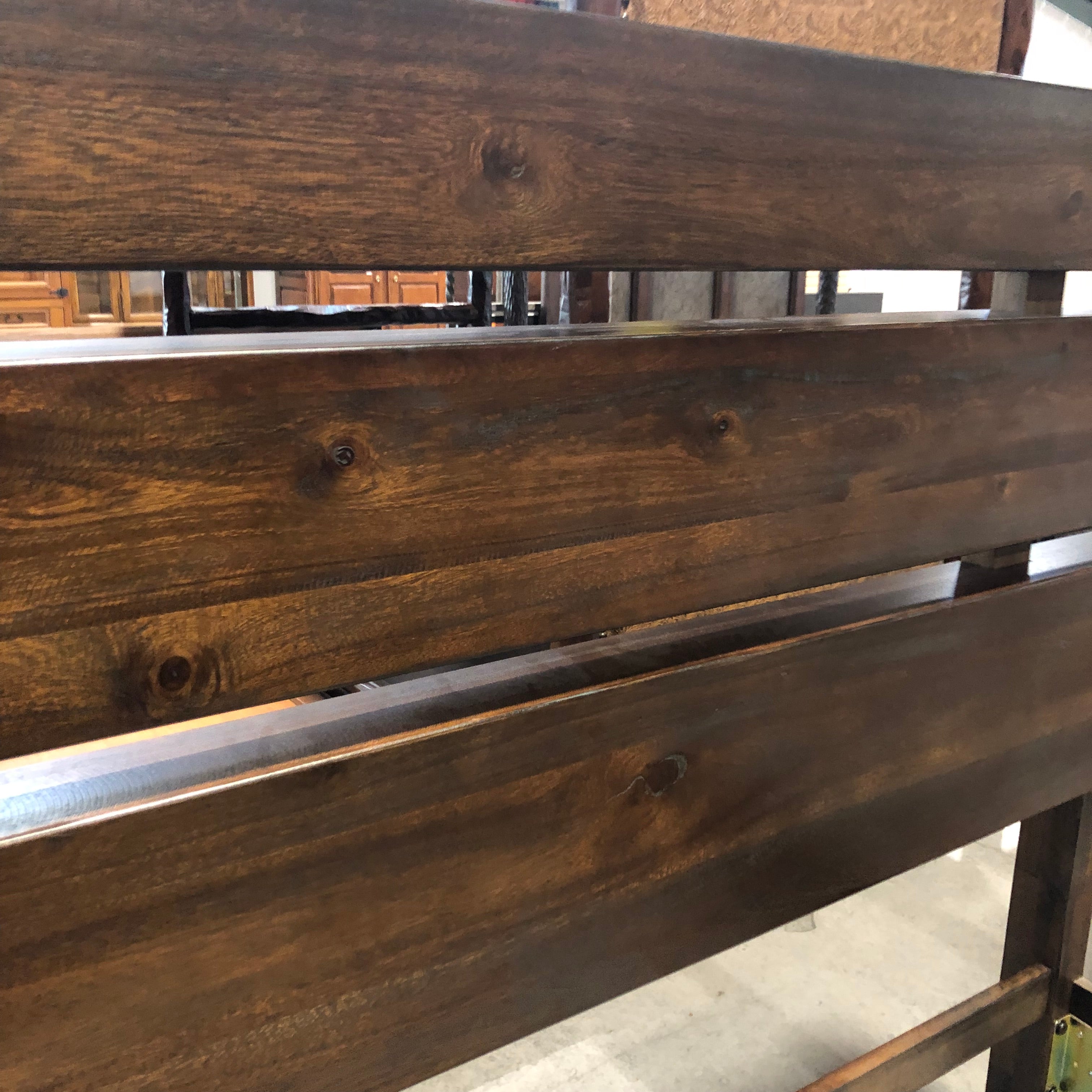 King Dark Finish Wood Bed Set 83"x 89.5"x 57.5"