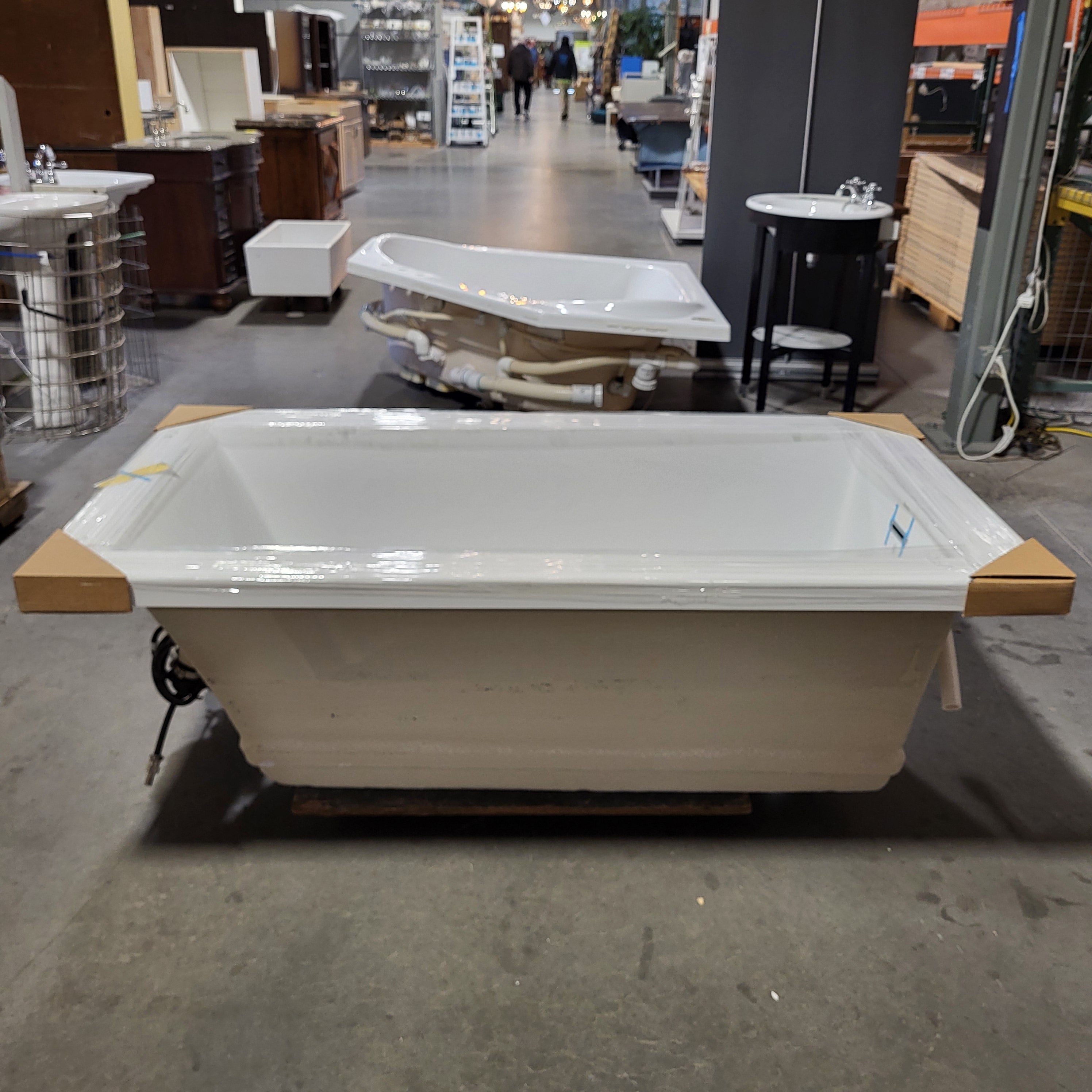 65.5"x 36"x 22.5" BainUltra White Jetted Tub