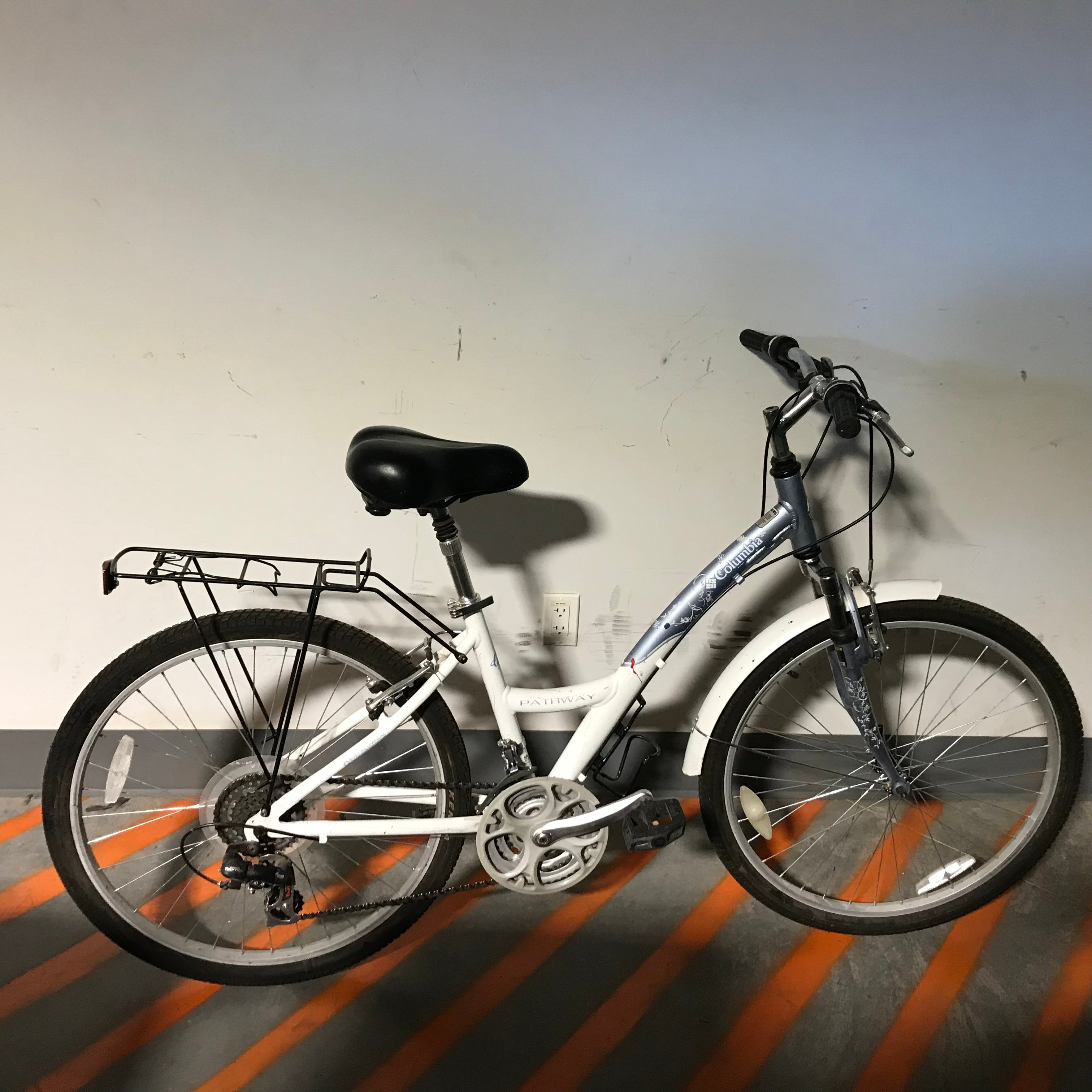 Columbia Pathway Grey/White 21 Speed Cruiser Bike