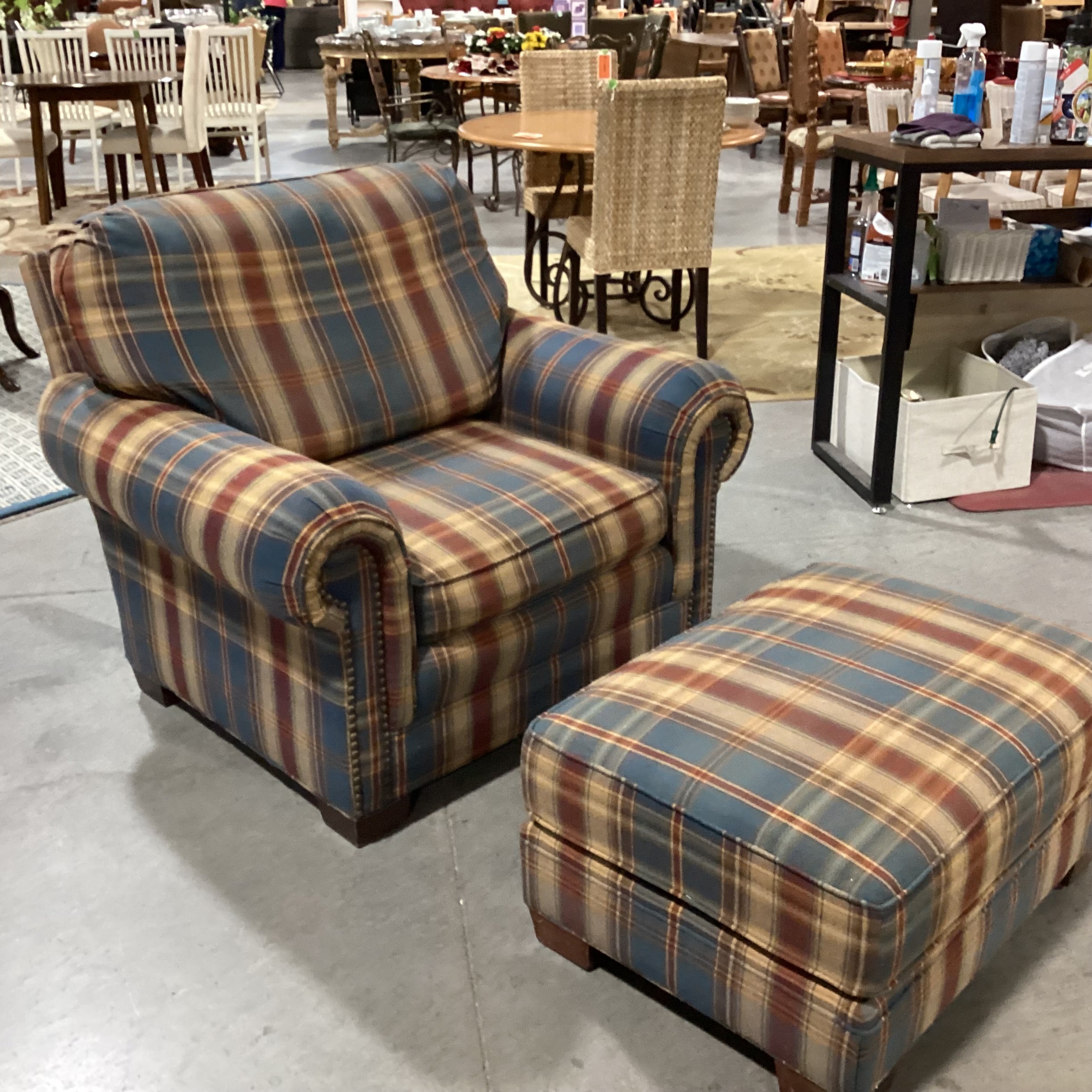 Huntington House Tan Blue Red Plaid Nailhead with Ottoman Chair 44"x 38"x 38"