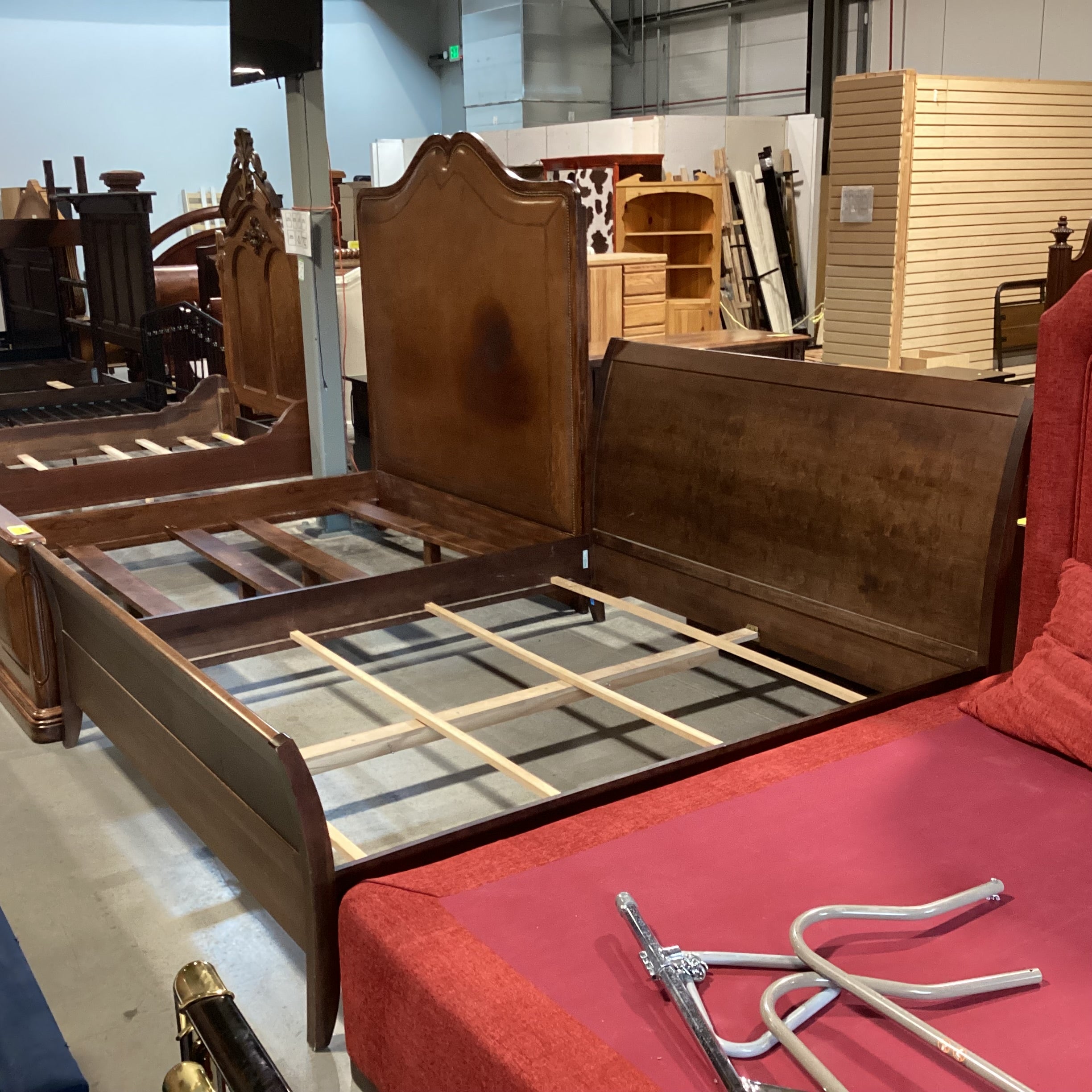 Baronet King Solid Dark Finnish Wood Sleigh Style Bed Set 79.5"x 94.5"x 46.5"
