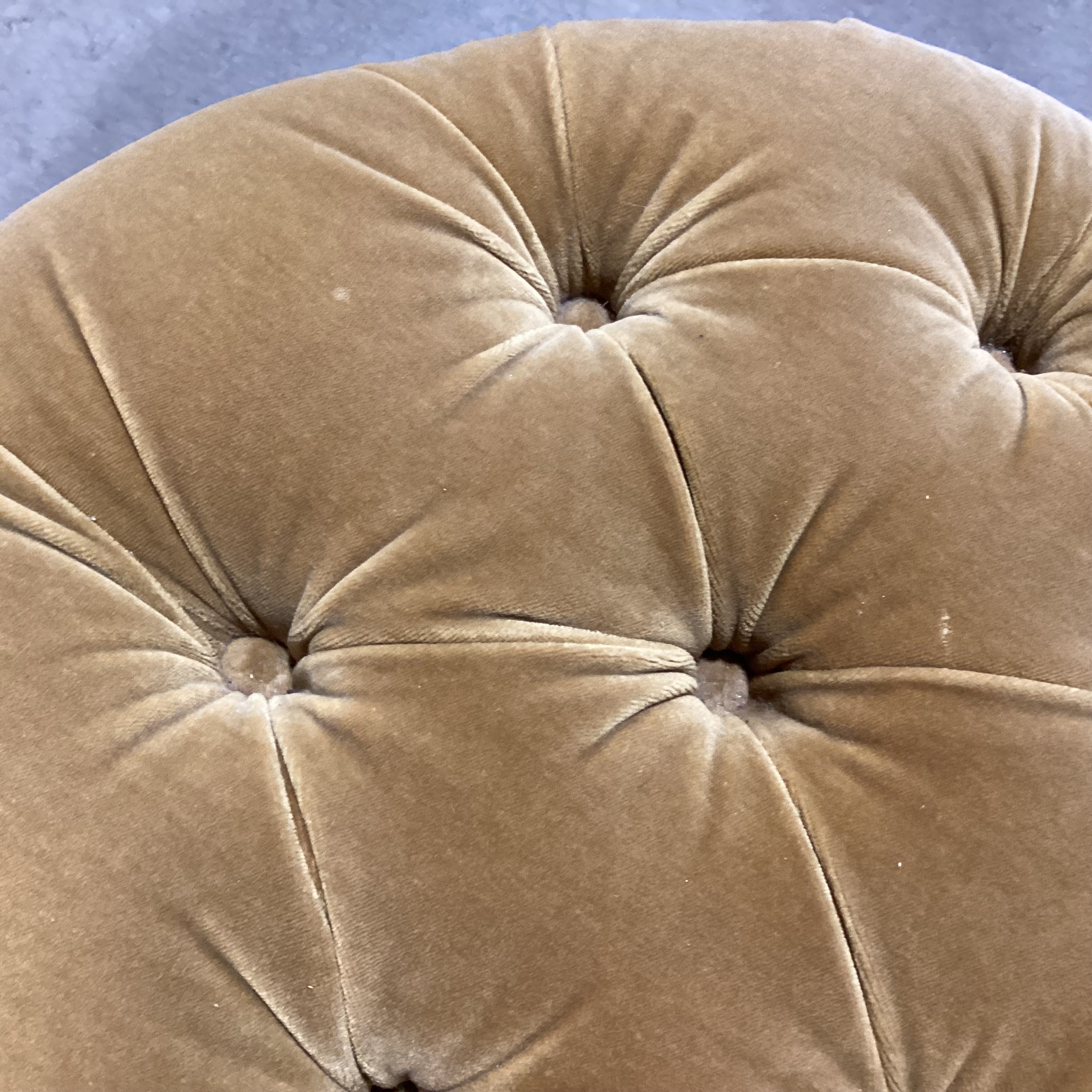 Ethan Allen Gold Velvet Button Tufted & Skirt Round Ottoman 28" Diameter x 18"