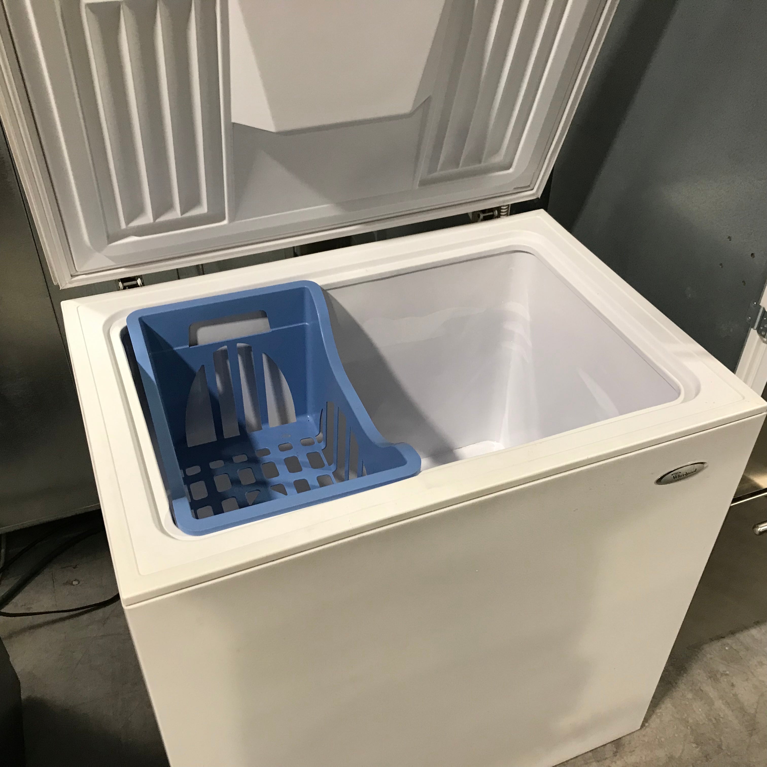 Whirlpool White Chest Freezer 32"x 24"x 35"
