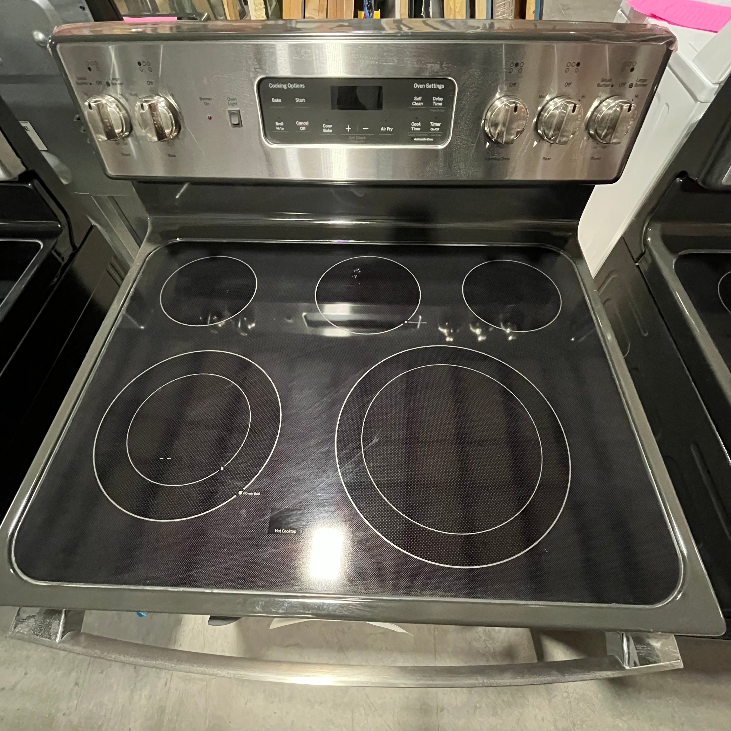 L424 GE Black & SS Glass Top Electric Range 30"x 25.5"x 46.5"	Model: JB655YKFS S/N: RV100505Q