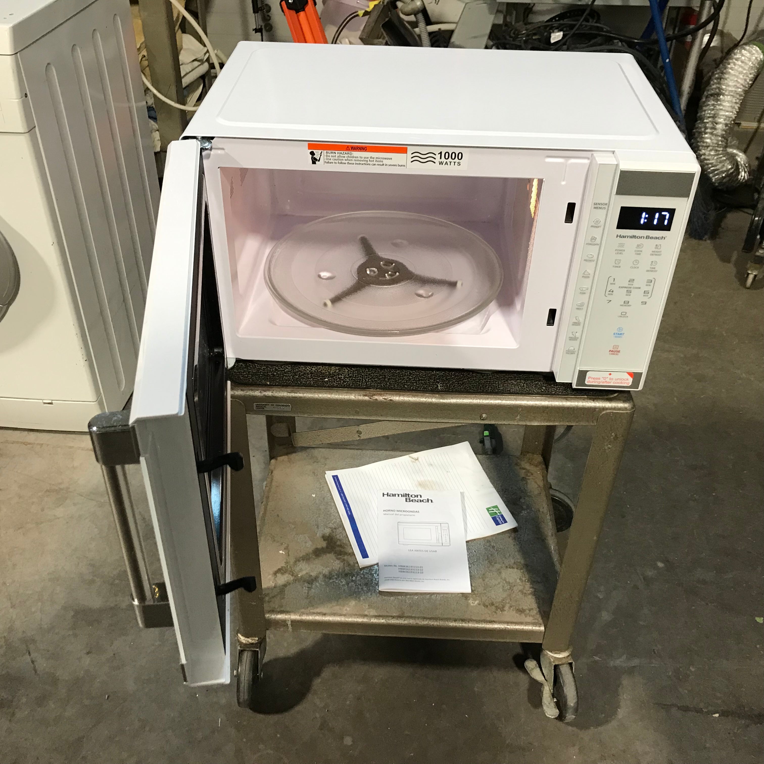 Hamilton Beach White Counter Top 1000 Watts Microwave 20.5"x 15"x 12"