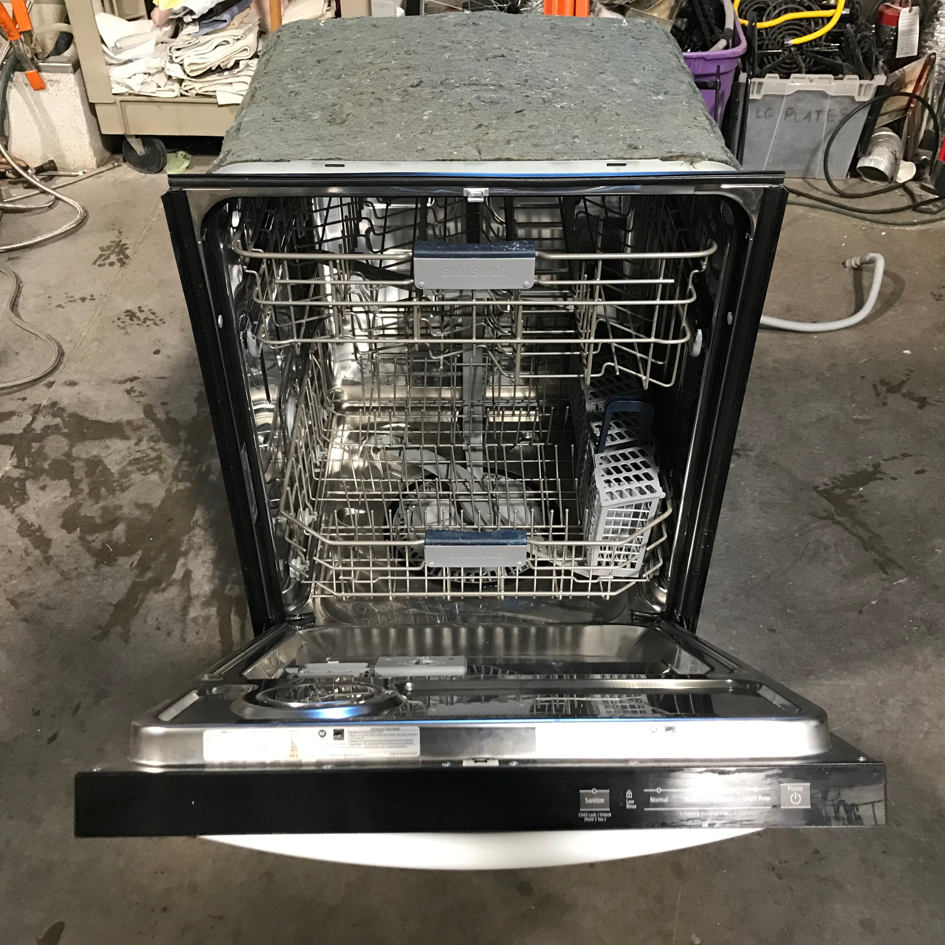 Samsung White Dishwasher 24"x 24"x 34"