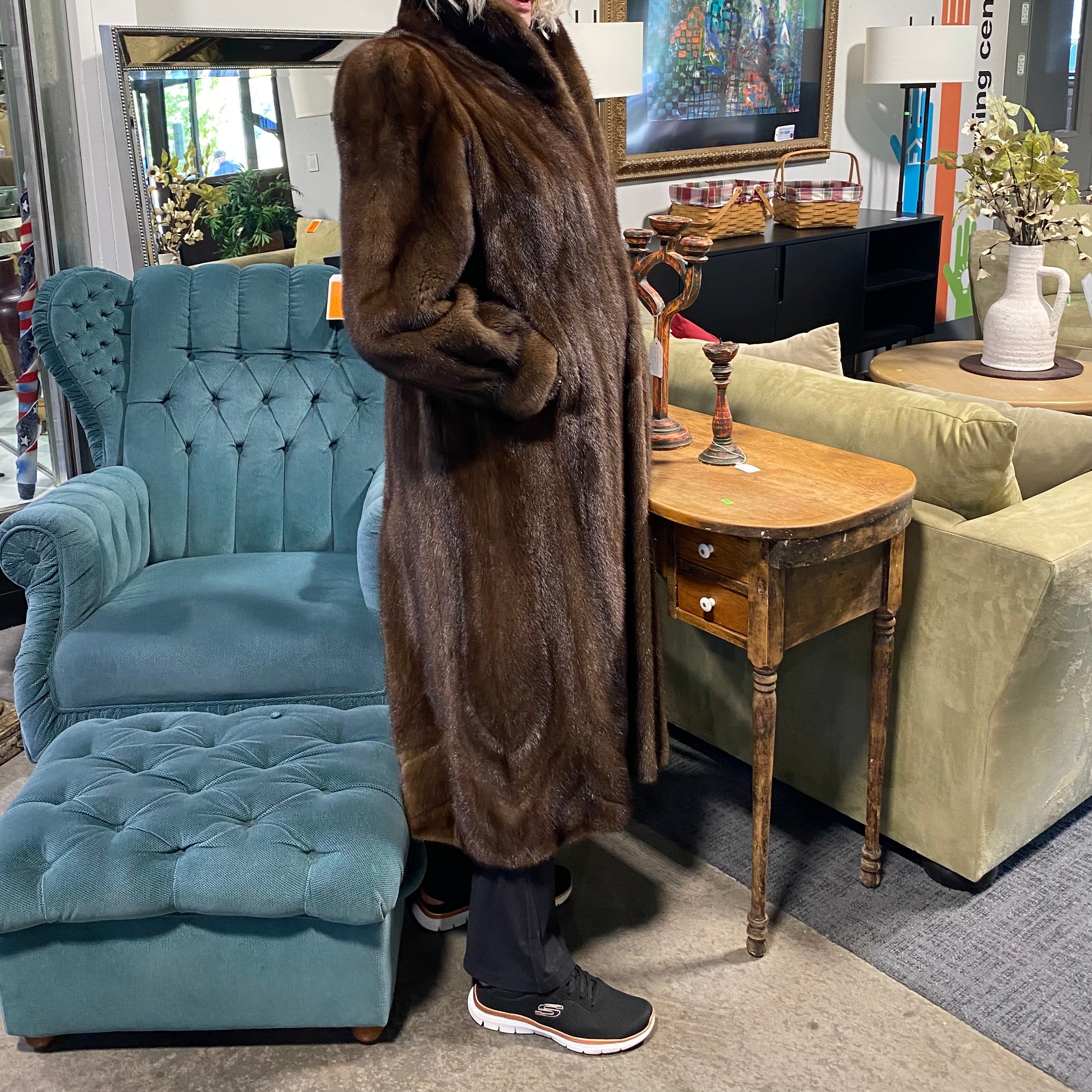 Affinity Furs (Aspen/Vail) Full Length Luxurious Soft Satin-Lined Brown Mink Coat, Size: Medium