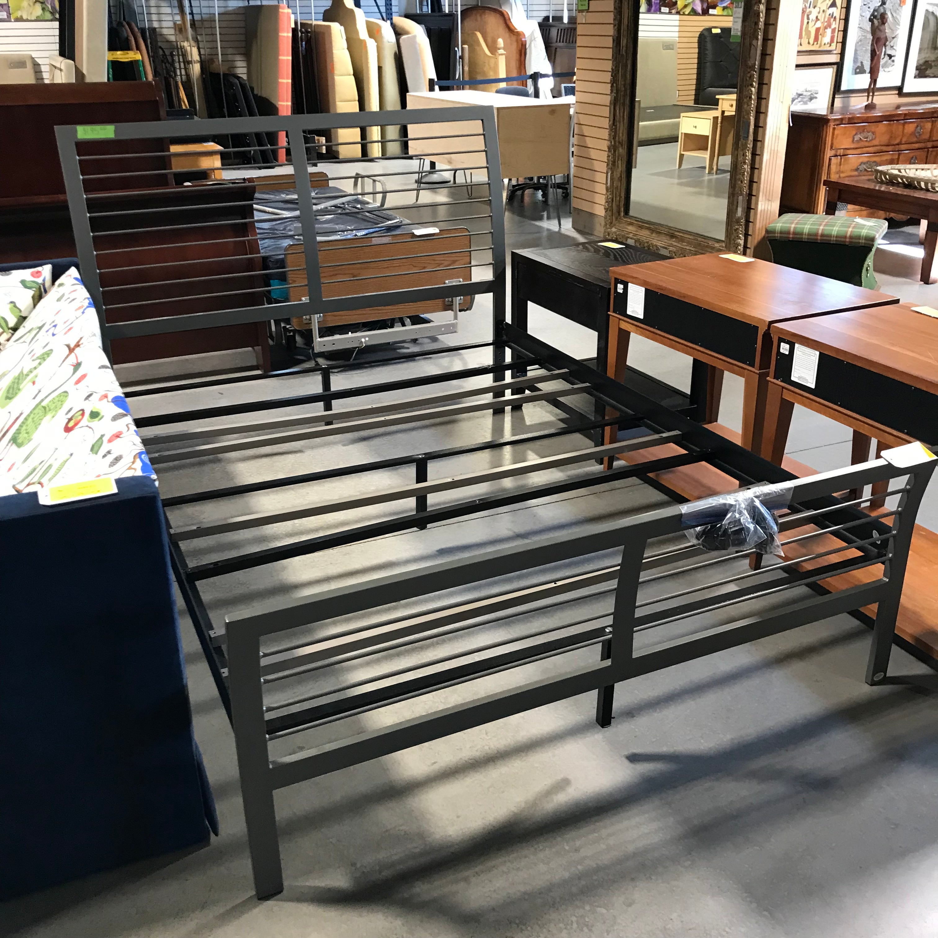 Queen Grey Metal Bed Set 62"x 90" 47.5"