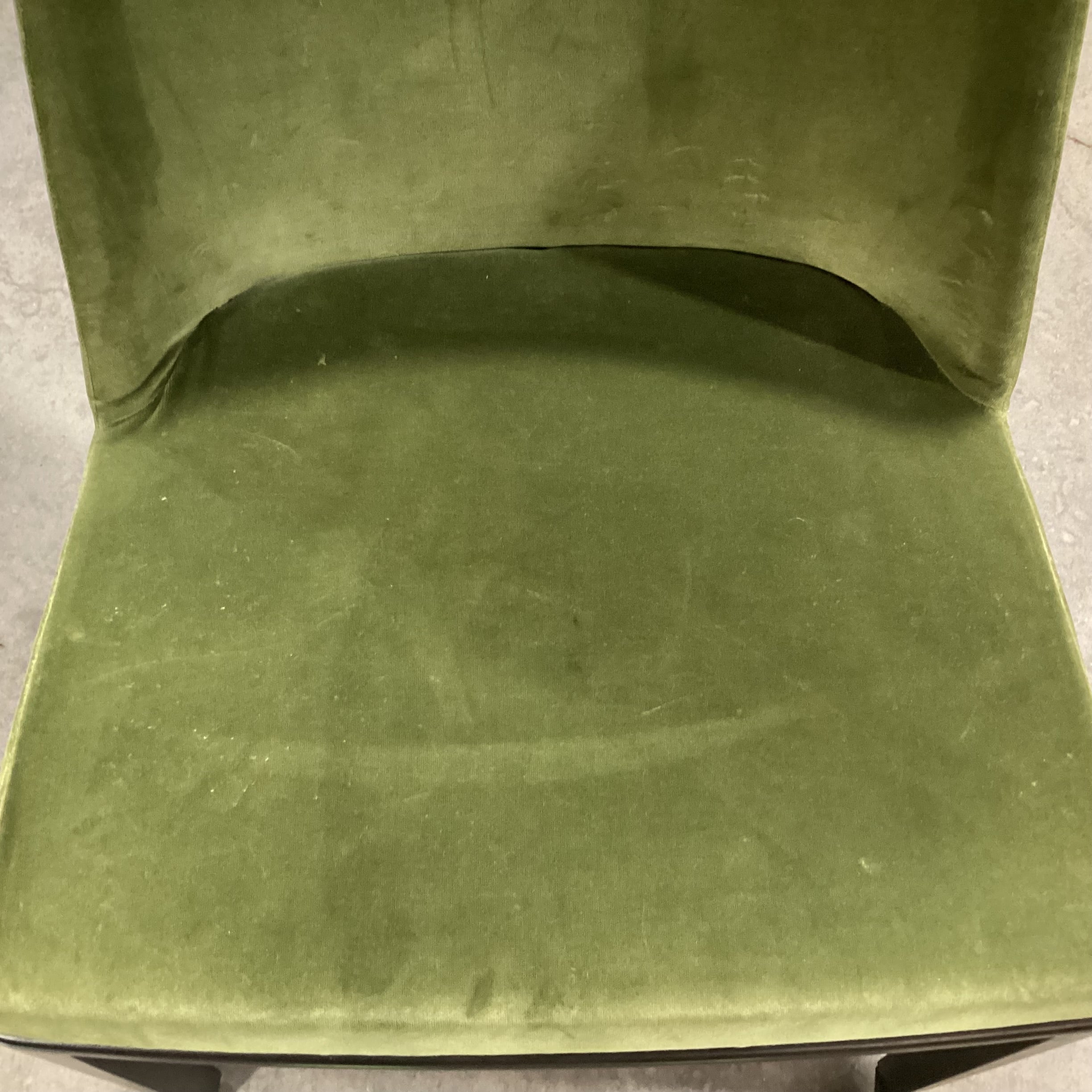 Moe's Home Calla Green Velvet & Ebony Hardwood Chair 21"x 22"x 32"