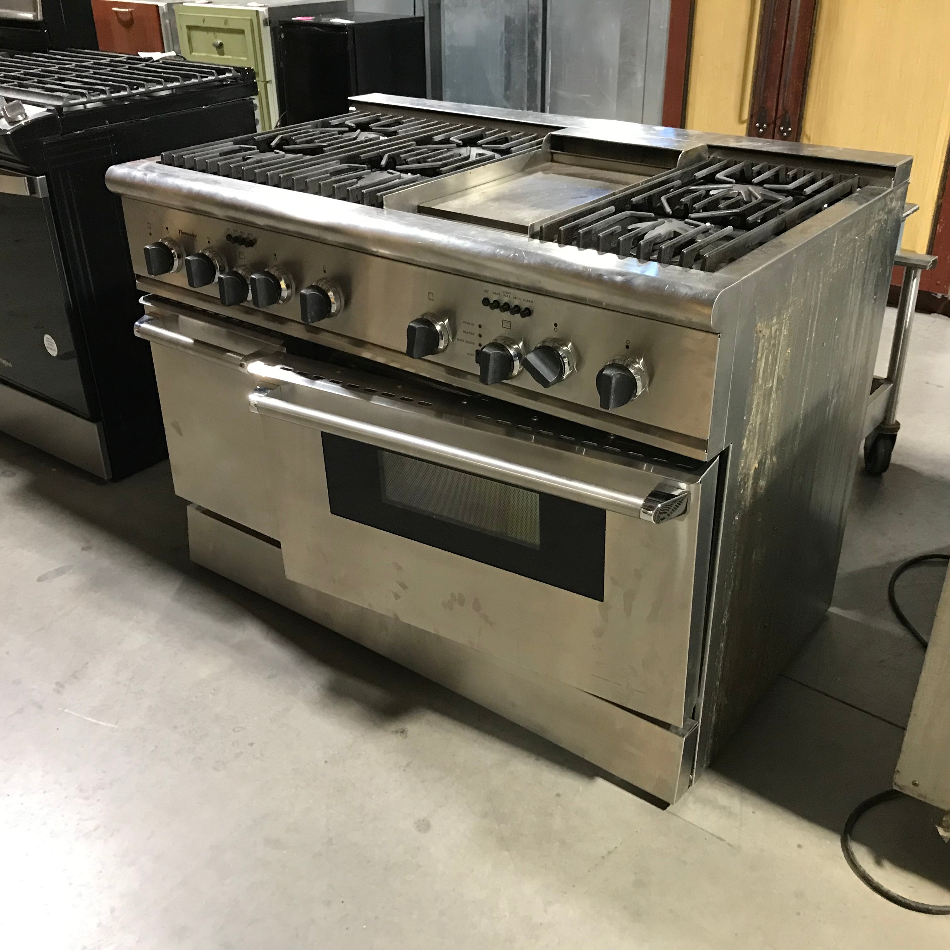 Thermador 48" Stainless Steel 6 Burner, Griddle Duel Fuel Range 48"x 29"x 39" (AS IS)