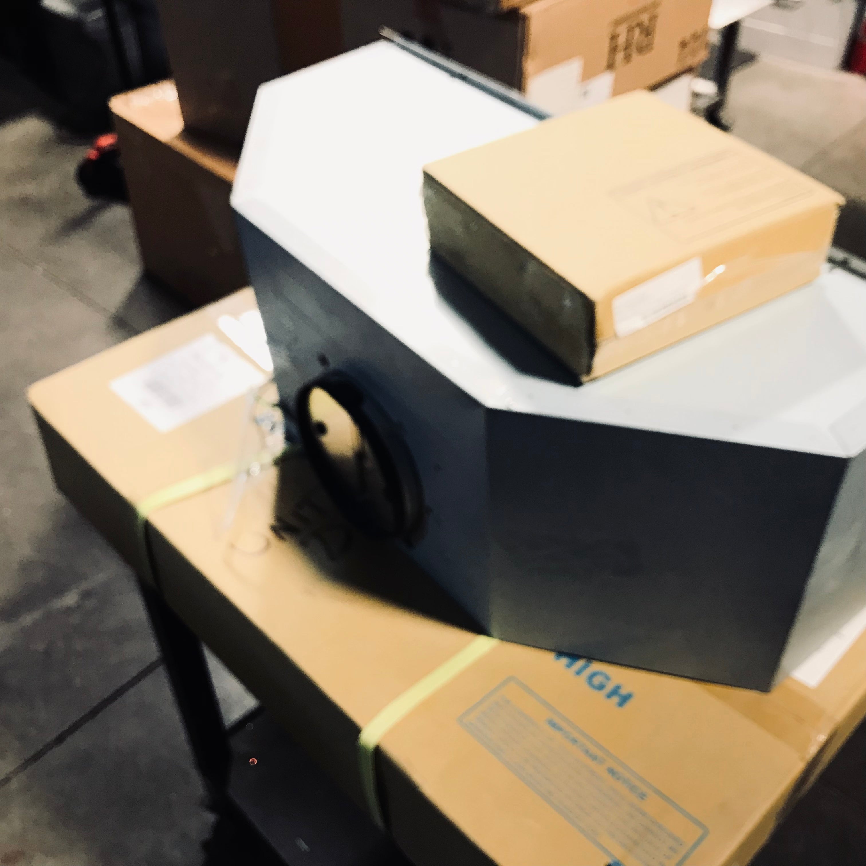 Zephr AK8100BS Stainless Steel Range Hood 27.5"x 11"x 11.5" (New In Box)