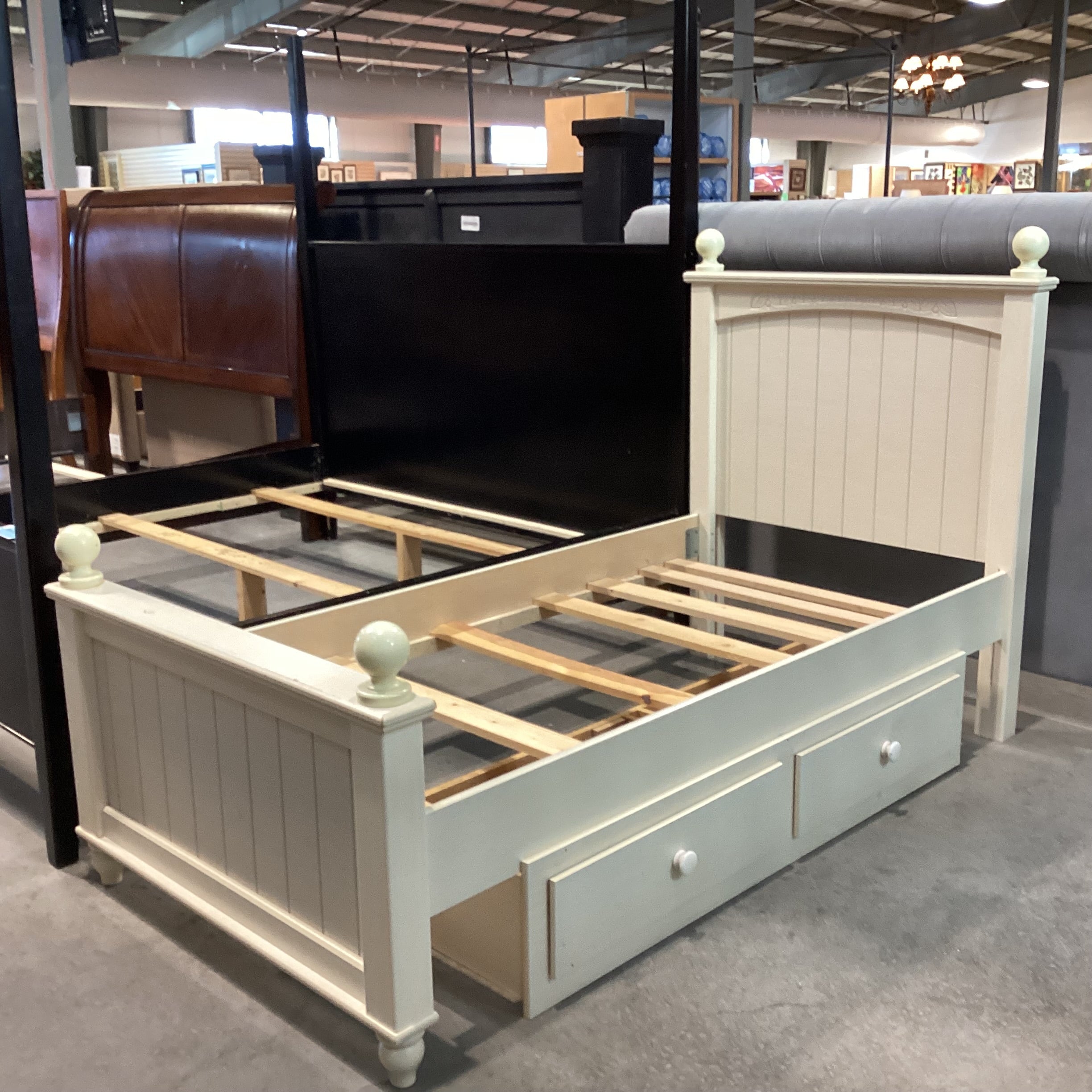 TWIN Ashley Furniture Cream Wood with 2 Drawer Storage Bed Set 43"x 84"x 52.5"