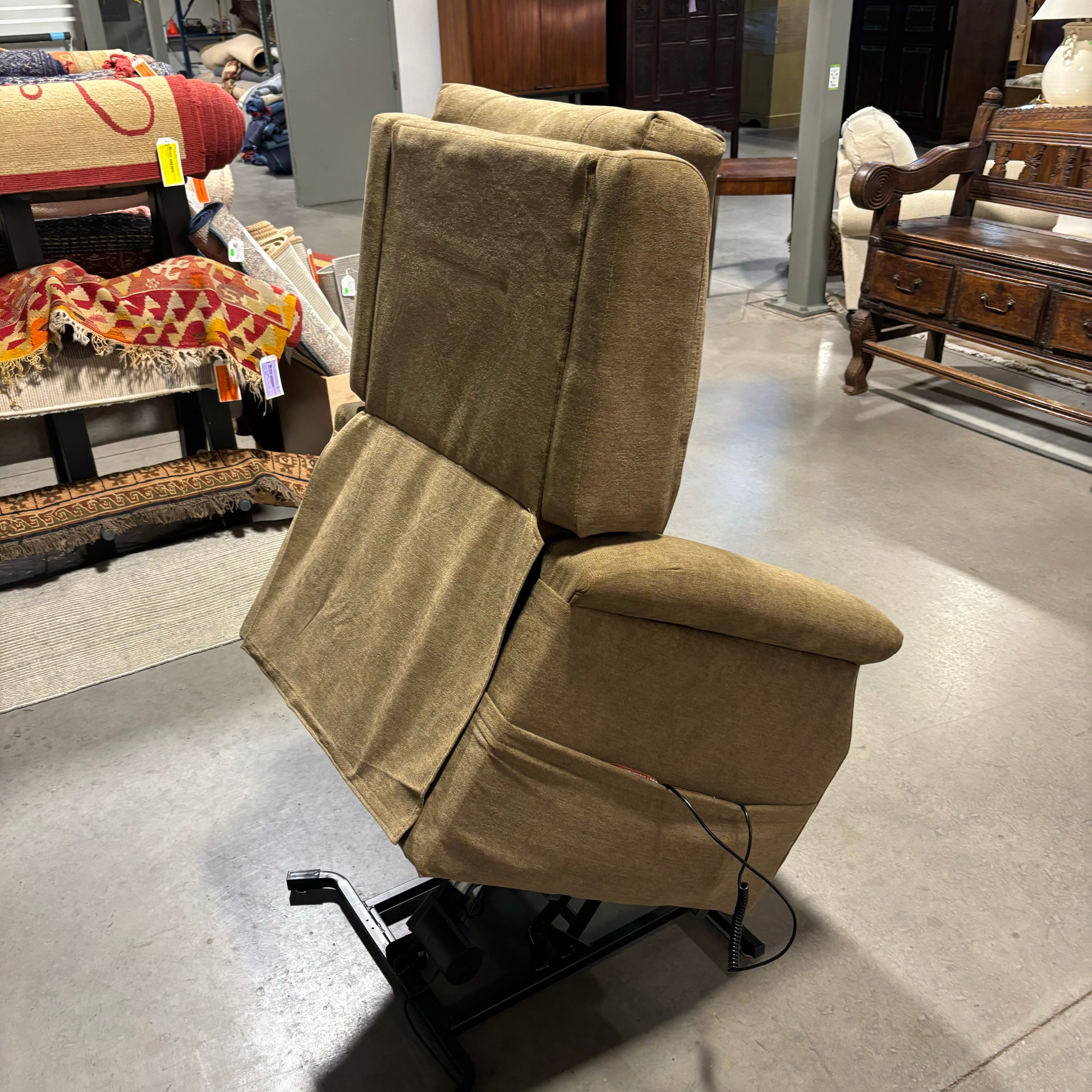 Moto Motion Dark Tan Woven Power Lift Recliner 34"x 35" to 66"x 43"