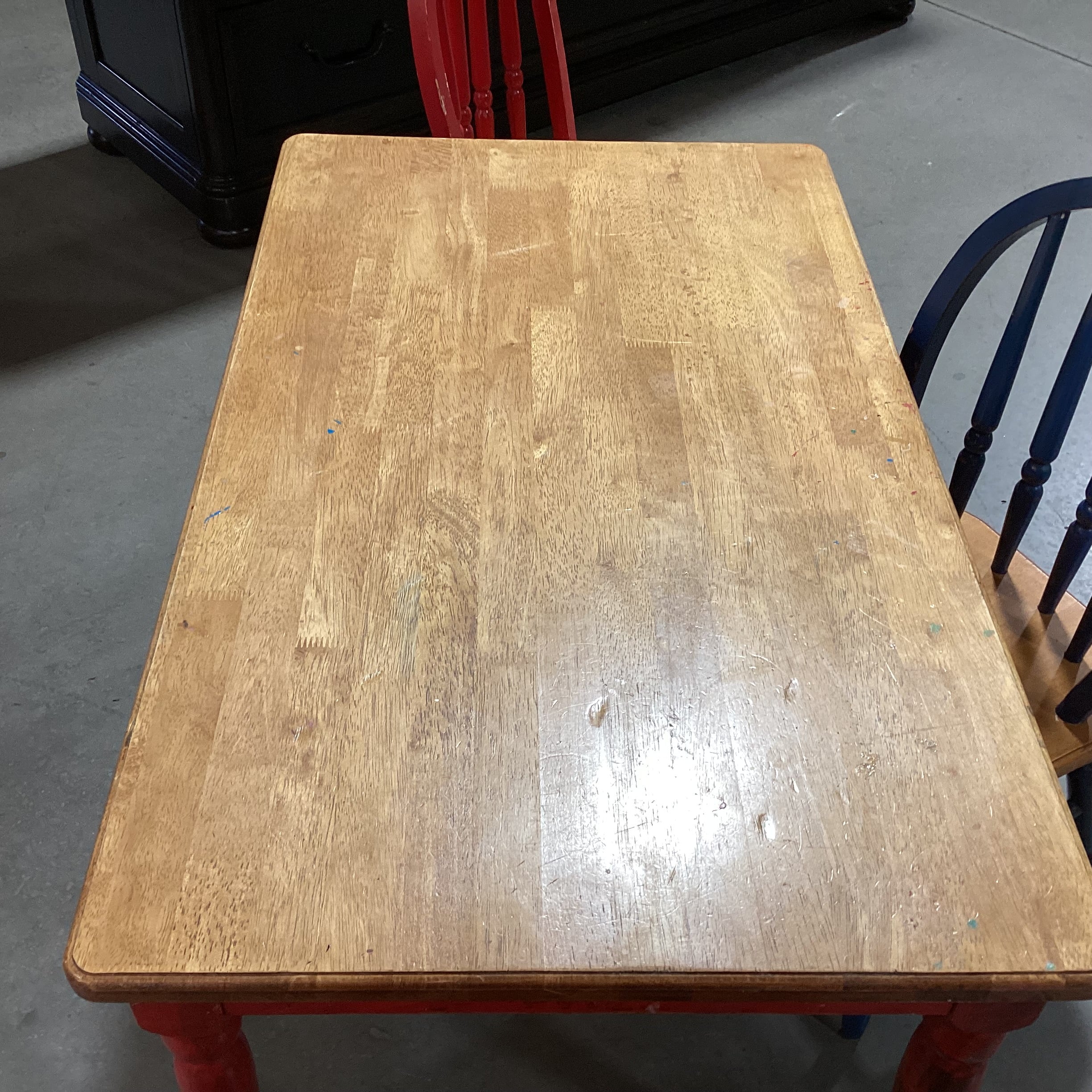 FAO Schwarz Red & Blue Wood Table with 4 Chairs Kids Dining Set 39.5"x 23.5"x 21.5"