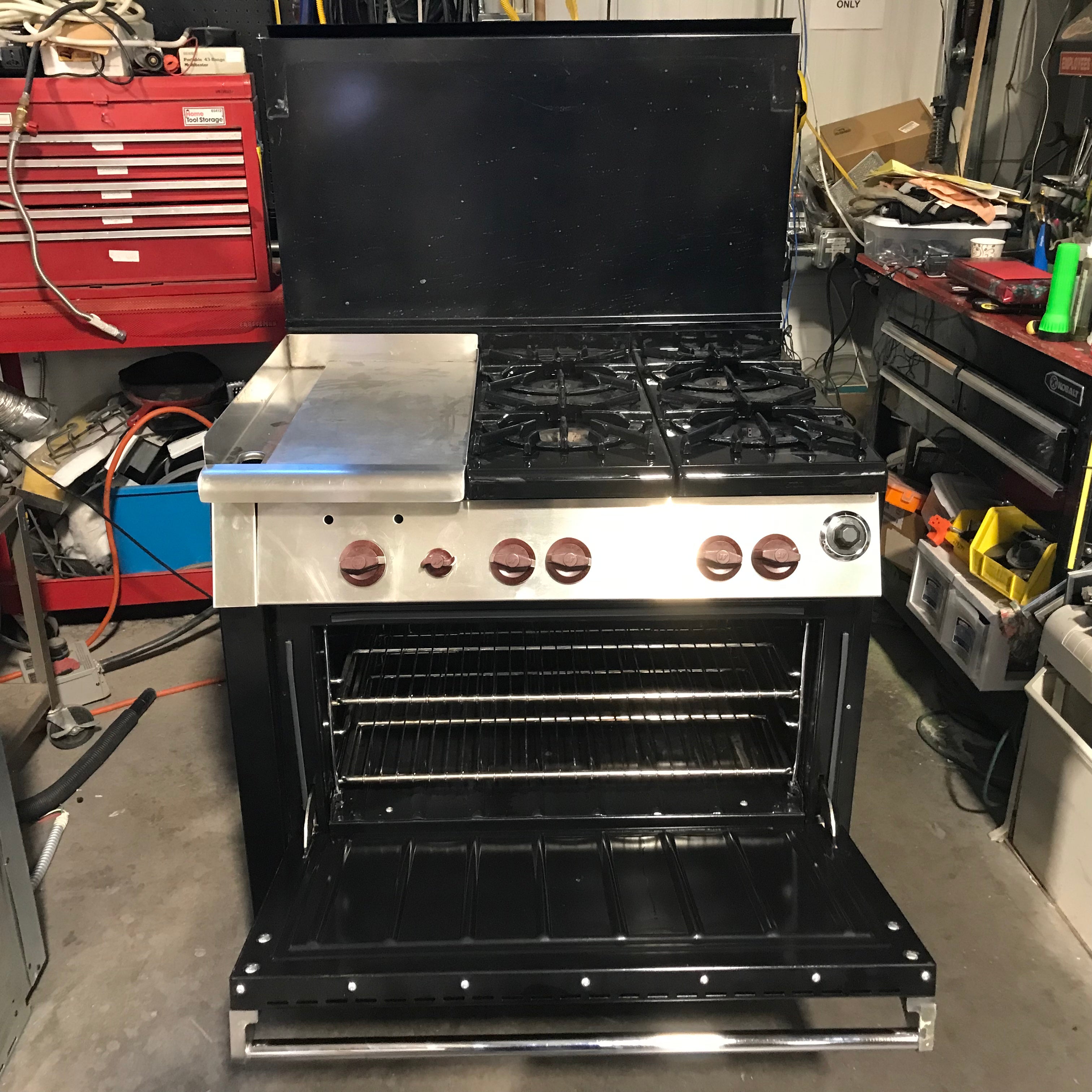 Wolf Black 4 Burner, Griddle, Gas Range 37"x 31"x 59"