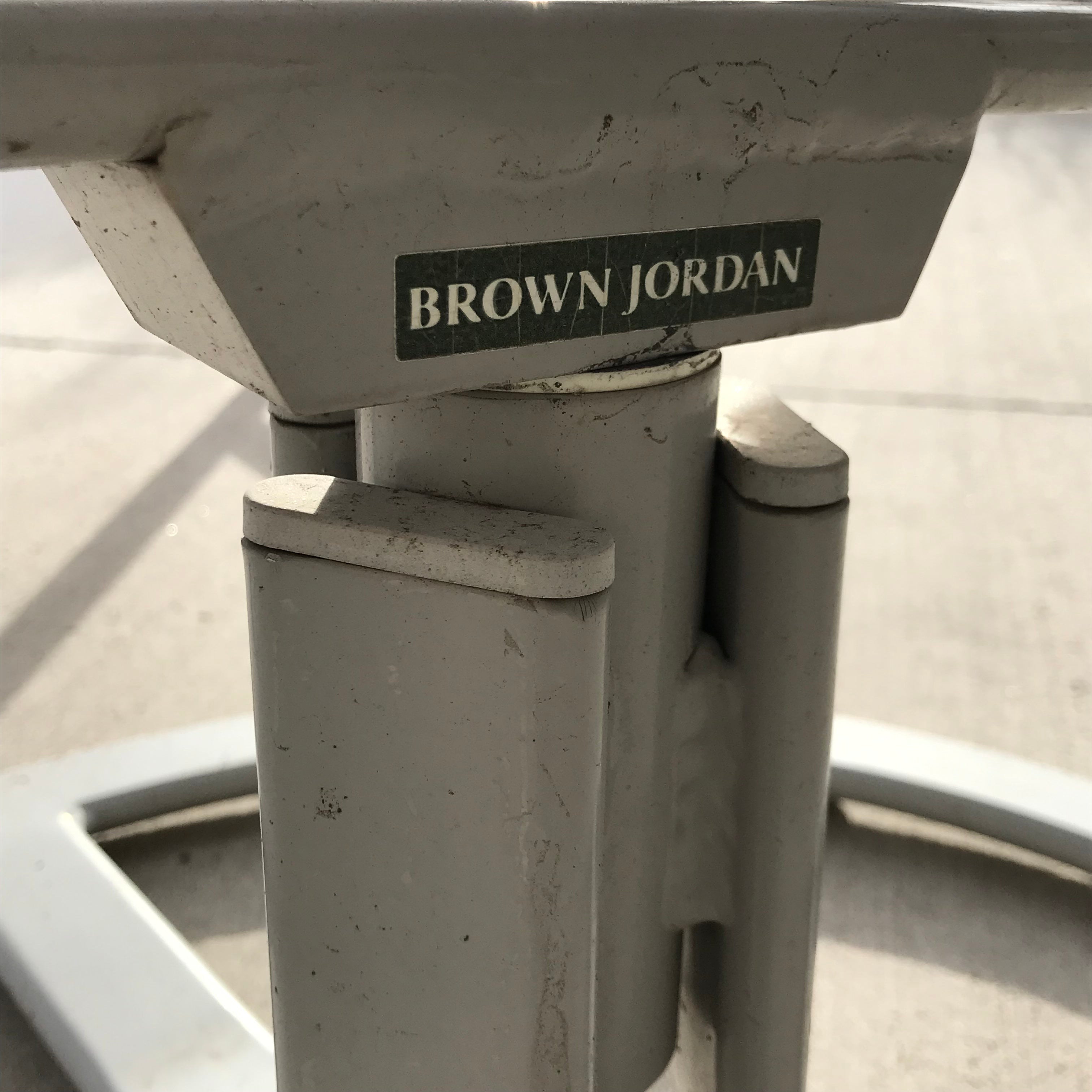 Brown Jordan Swival Chair and Ottoman Set 18"x 25.5"x 34.5"