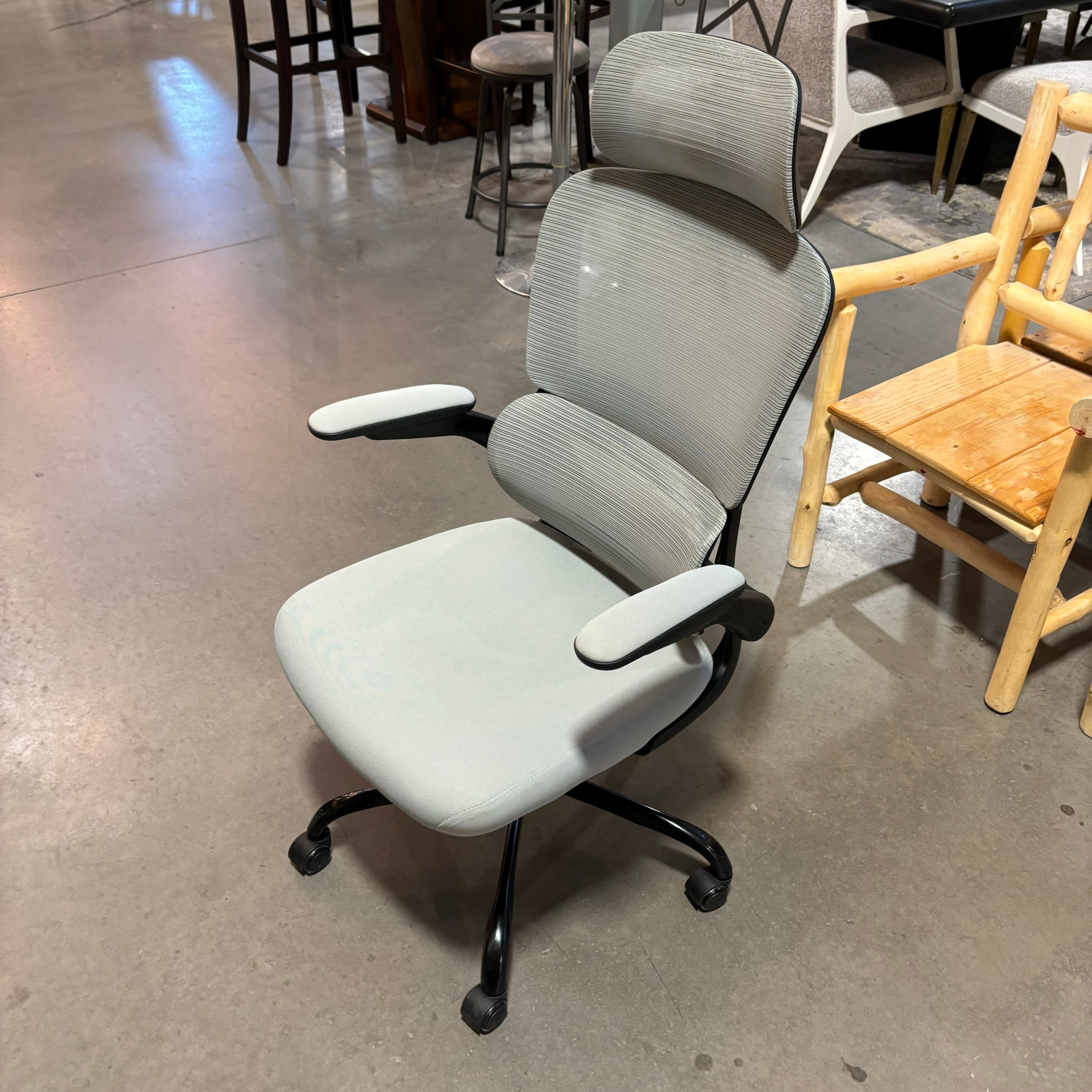 Grey Mesh Ergonomic Adjustable Height Office Chair 27"x 27"x 46" to 50"