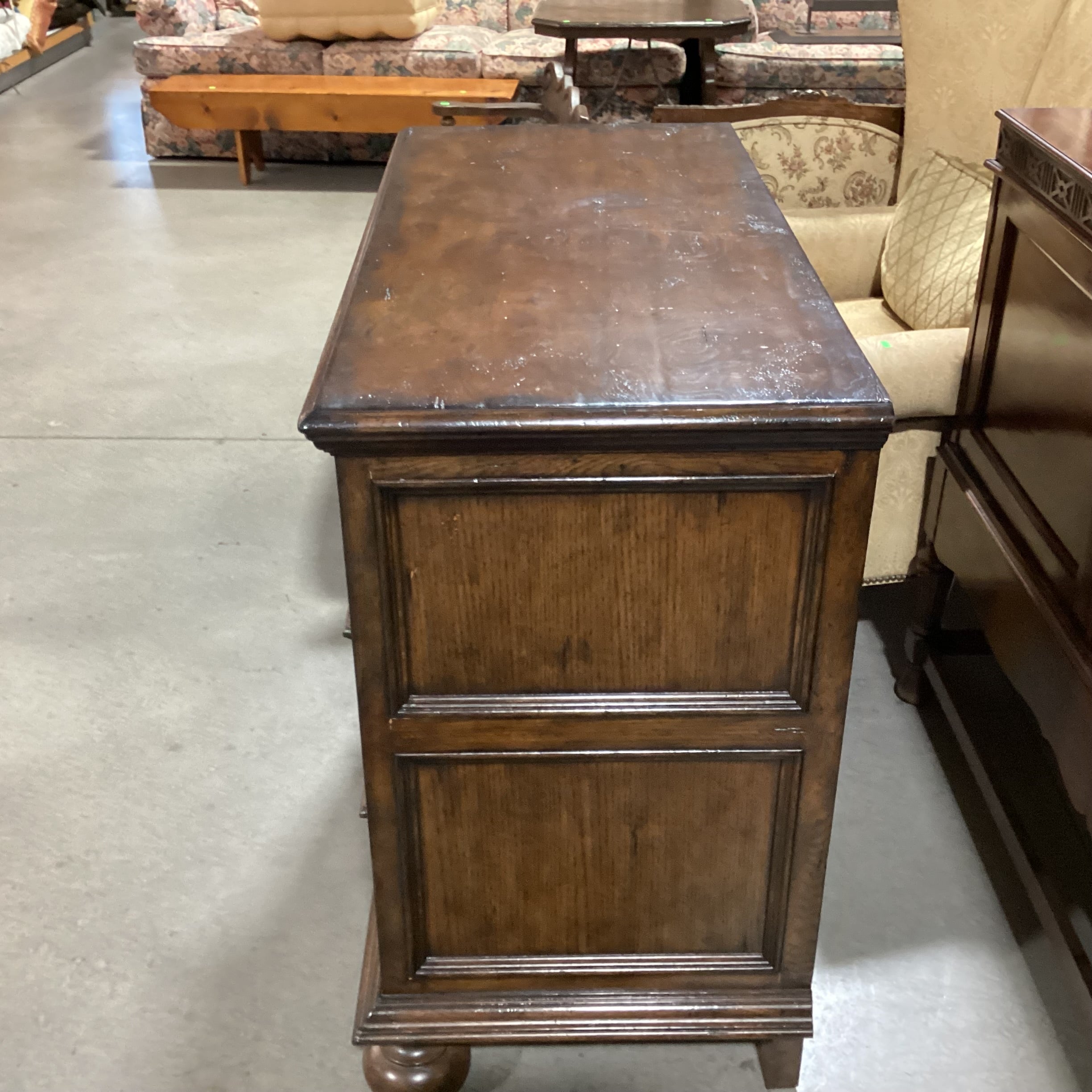 Dark Finish Solid Wood Carved Molding & Ball Feet Detail Brass Teardrop Pulls Keyhole Accent 3 Drawer Chest 43"x 20.5"x 36"
