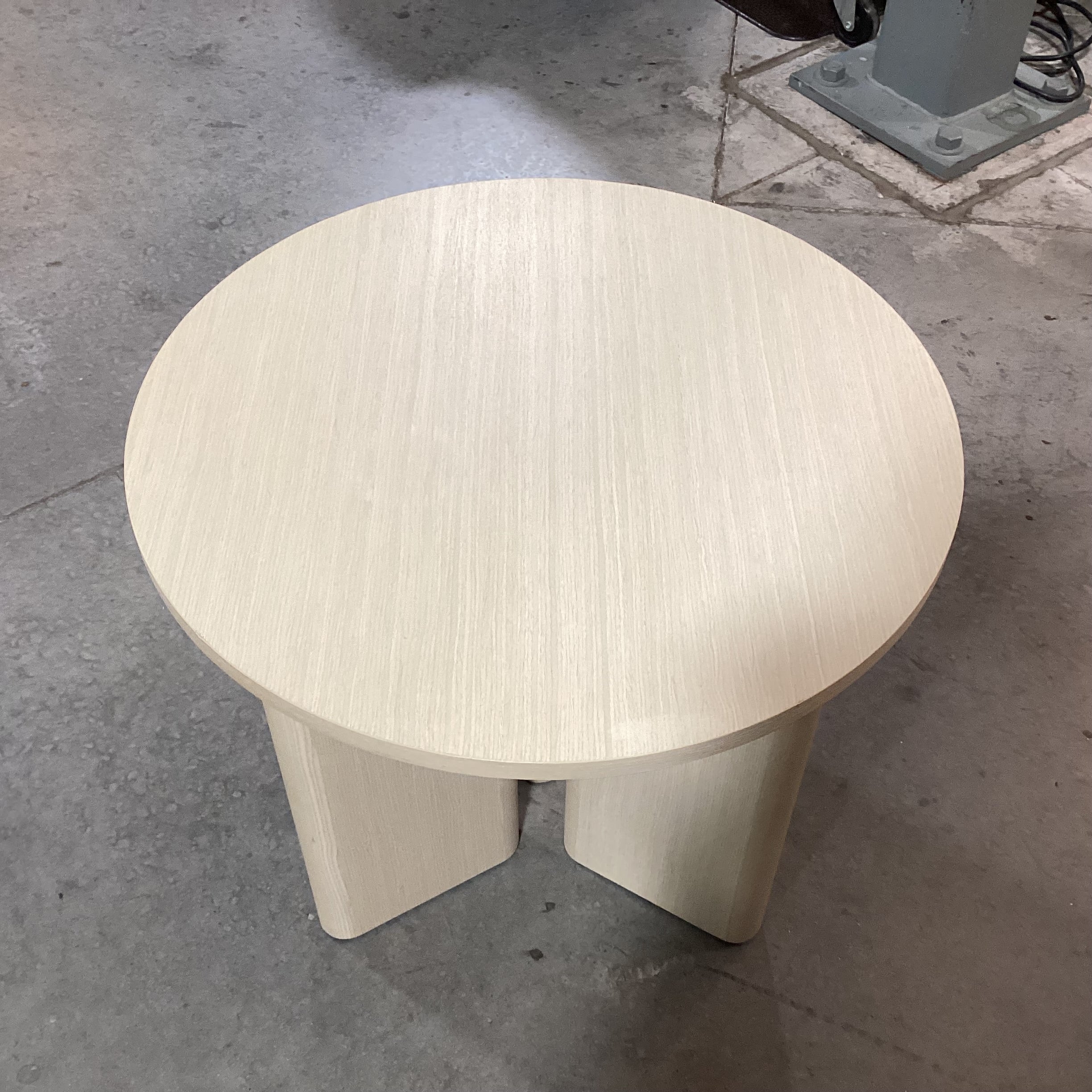 Rove Concepts Kaye Collection Washed Natural Oak Veneer Straight Grain Finish Accent Table 20" Diameter x 19"