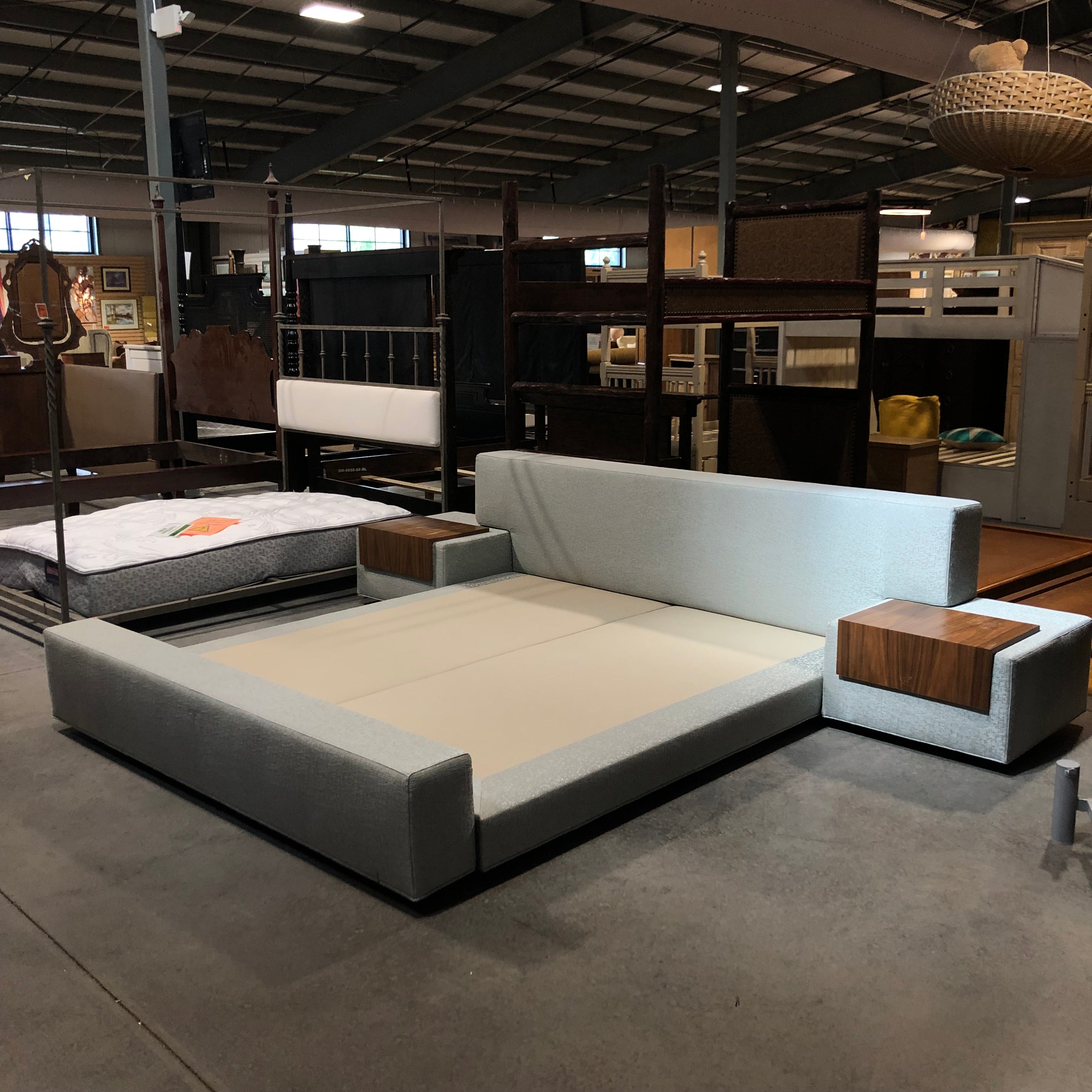 King Vioski Zurich Custom Silver Raised Blue Textured Platform Style With Walnut Top End Tables Bed Set 132"x 100"x 30"