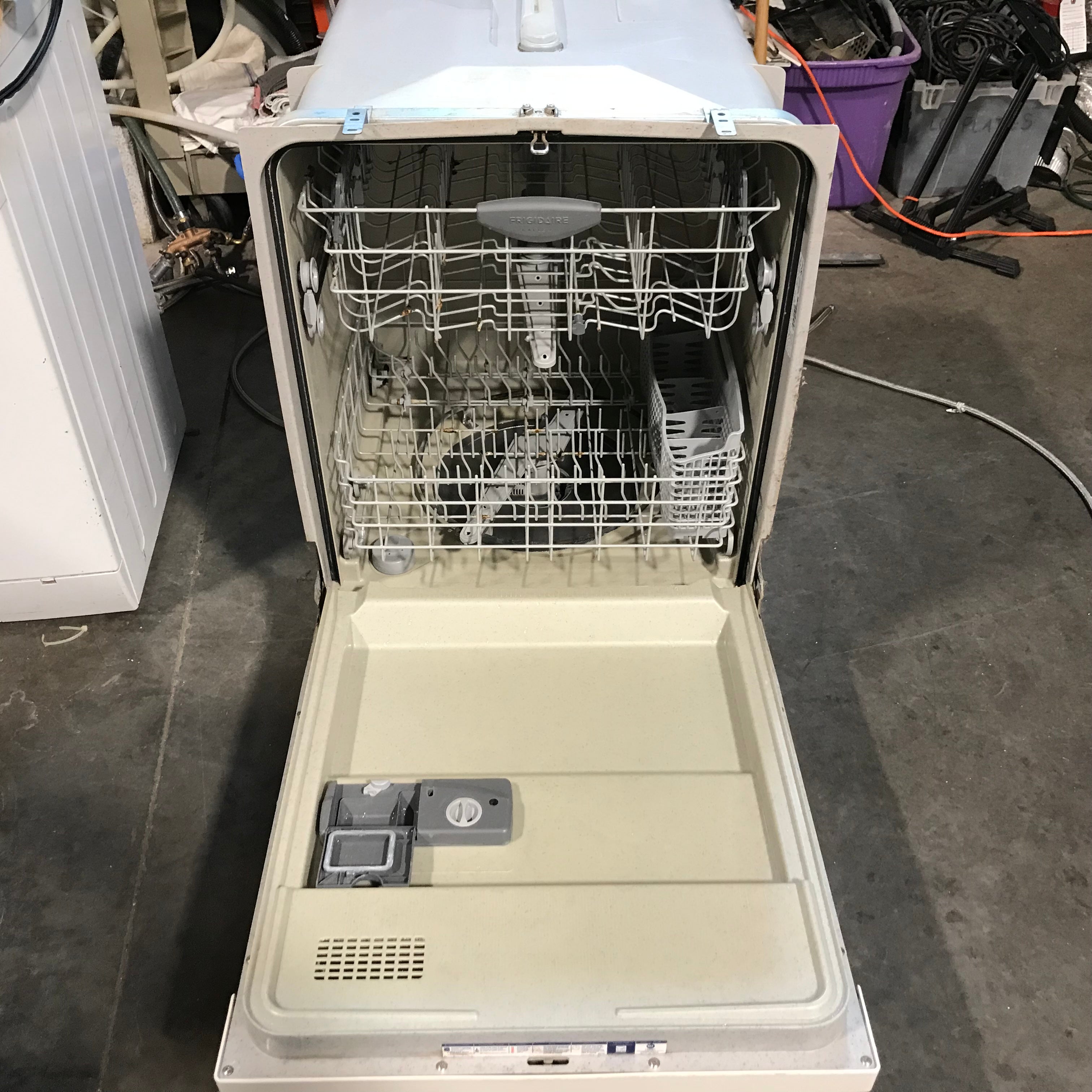 Frigidaire Cream Dishwasher 24"x 25"x 34"