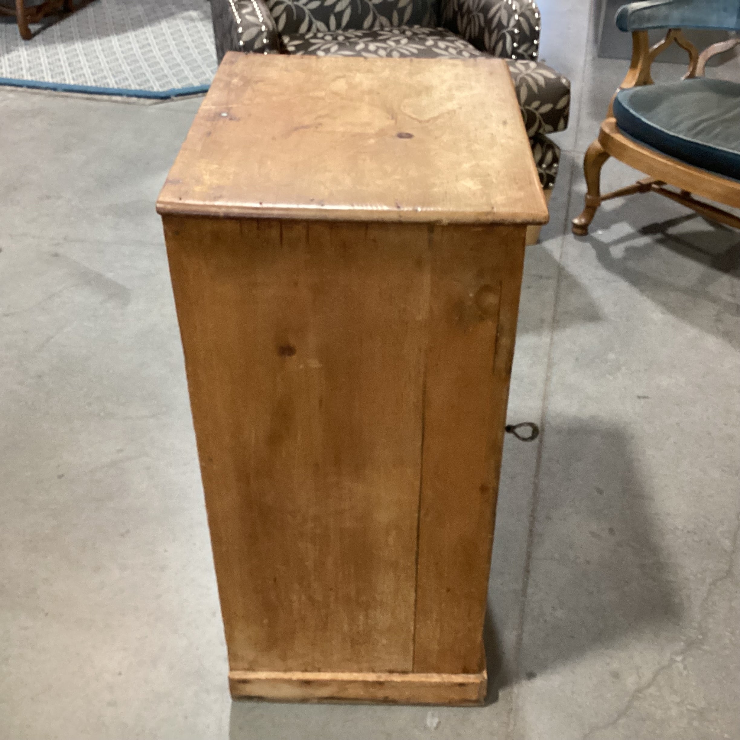 Antique Natural Pine 1 Door with Shelves Accent Table 19"x 16"x 34"