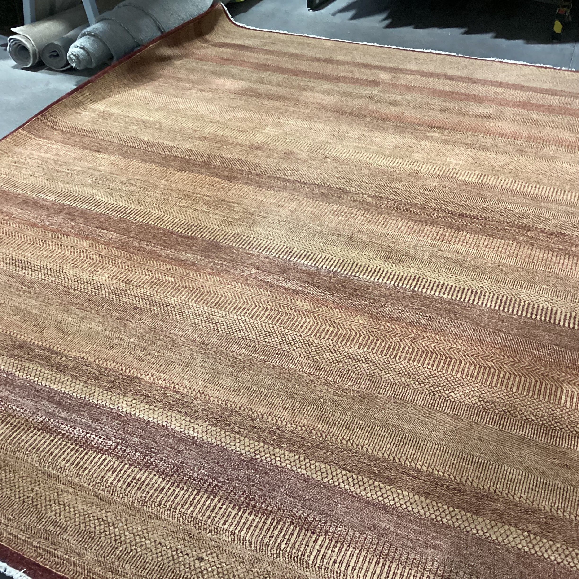 Mahindra Black Mountain Looms Tan & Red Hand Woven Wool Rug 9'x 12'3"