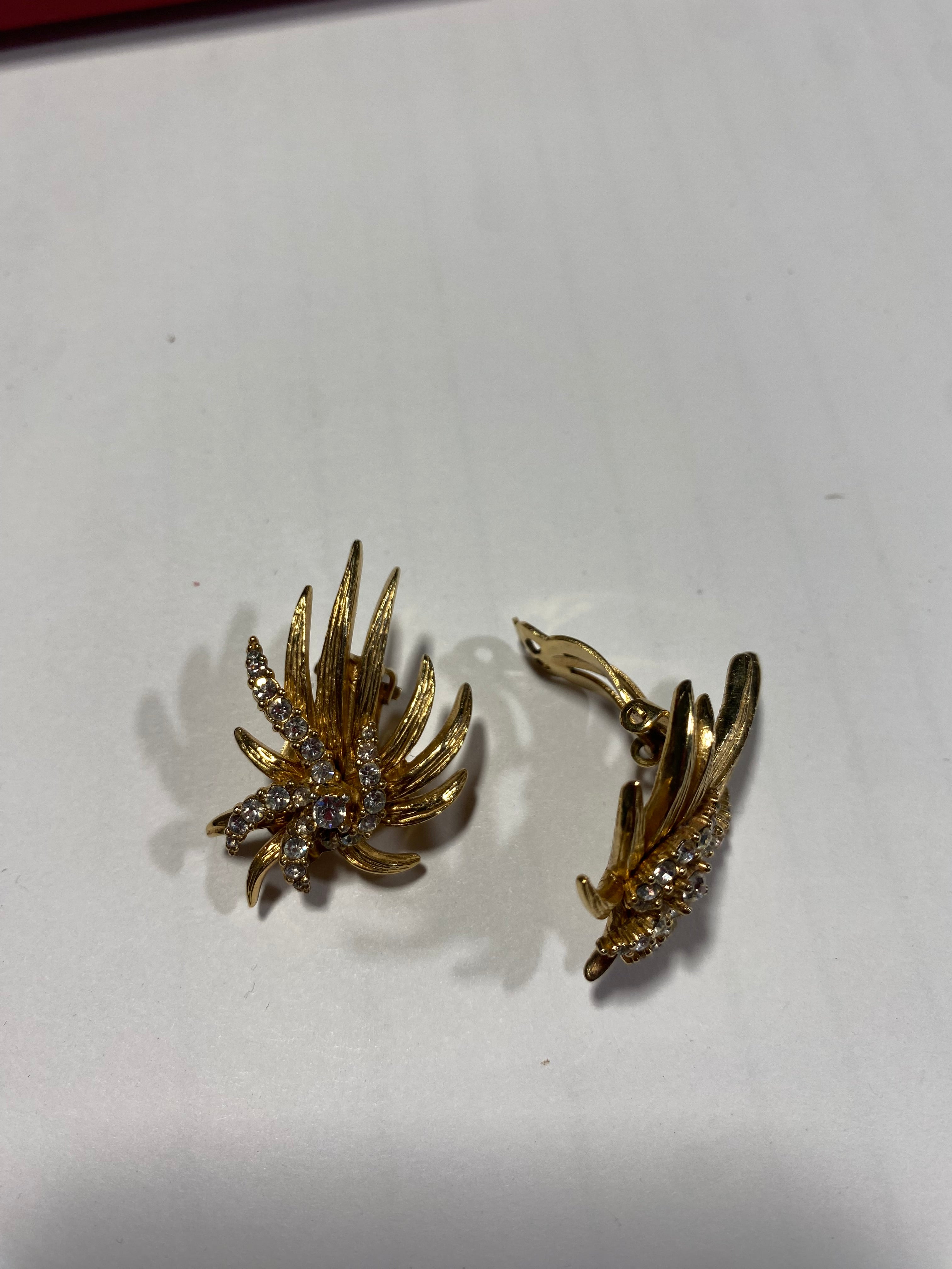 Ciner Vintage Boucher Style Starburst Spray Clip-On Earrings 1"x 1.25"