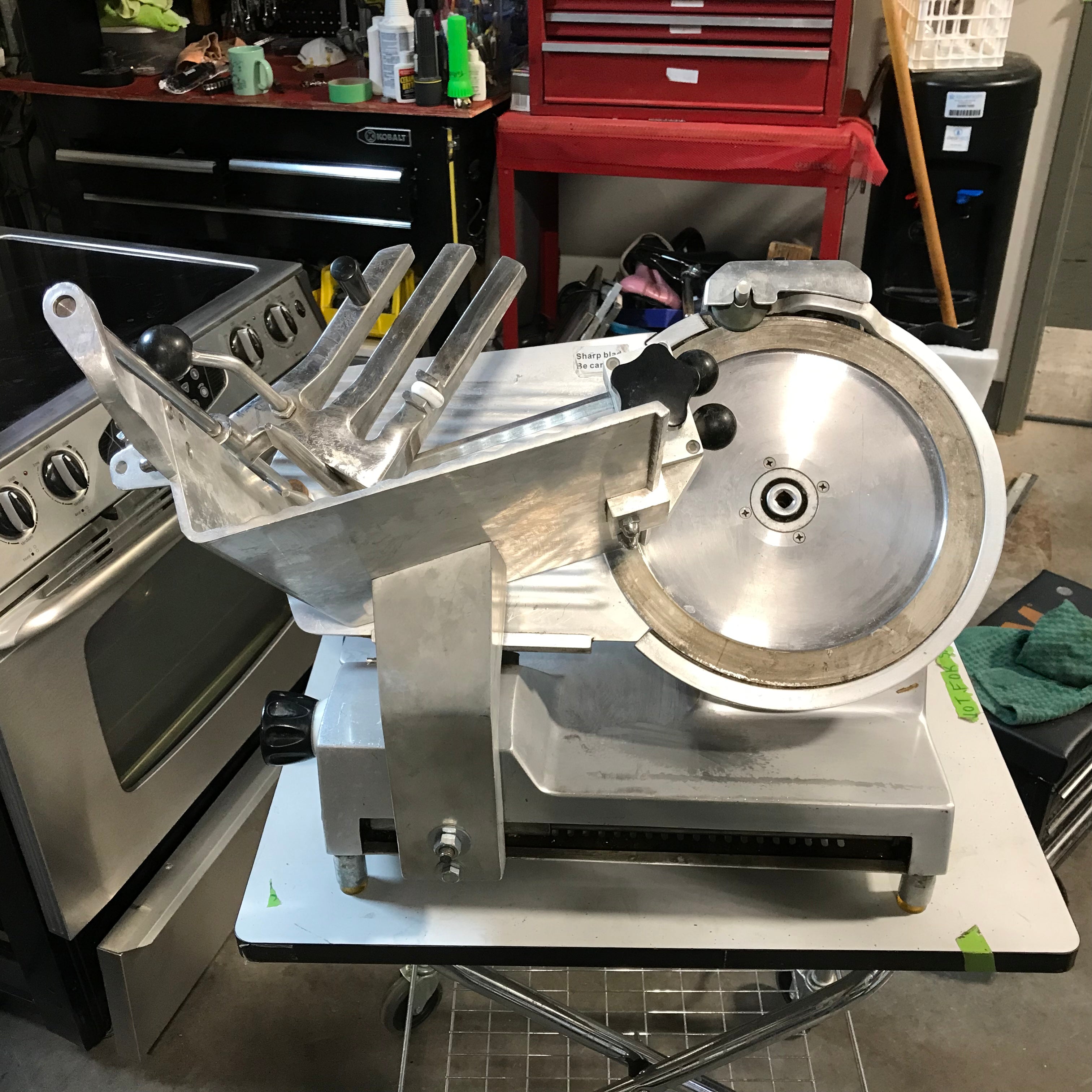 Avantco SL713MAN Mudium-Duty Manual Feed Meat Slicer 23"x 15"x  26"