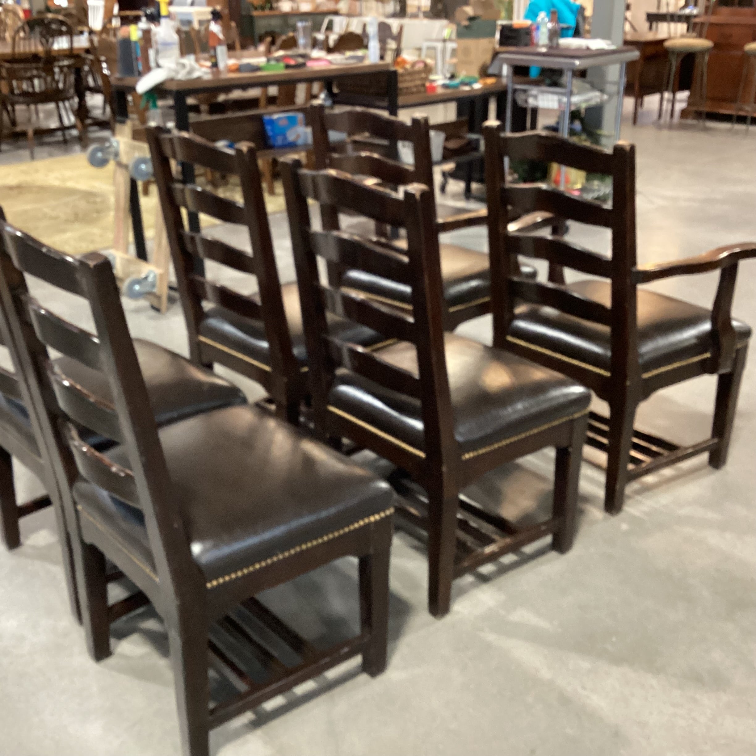 SET of 6 Dark Finish Carved Ladder Back & Leather Nailhead Dining Chairs 26"x 20"x 39"