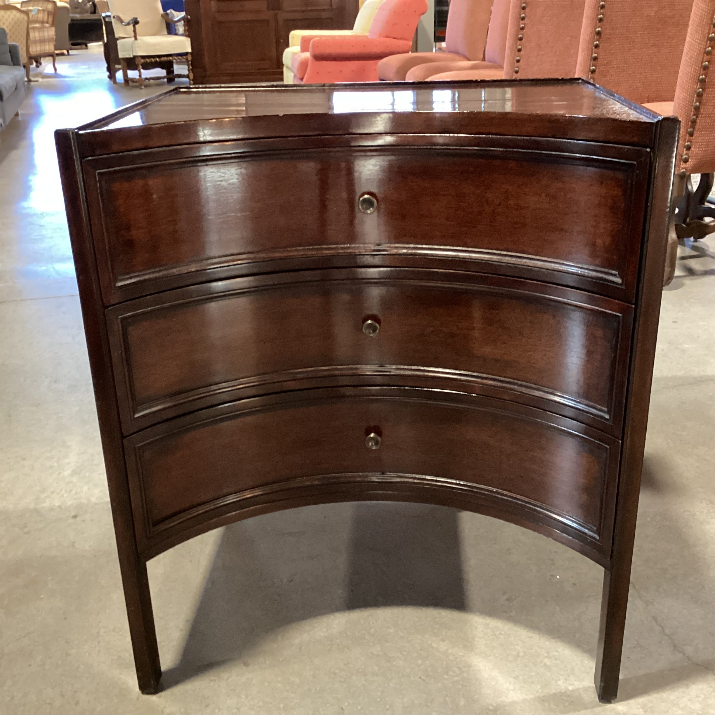 Dessin Fournir Handley Mahogany 3 Drawer Chest Nightstand 26"x 21"x 31"