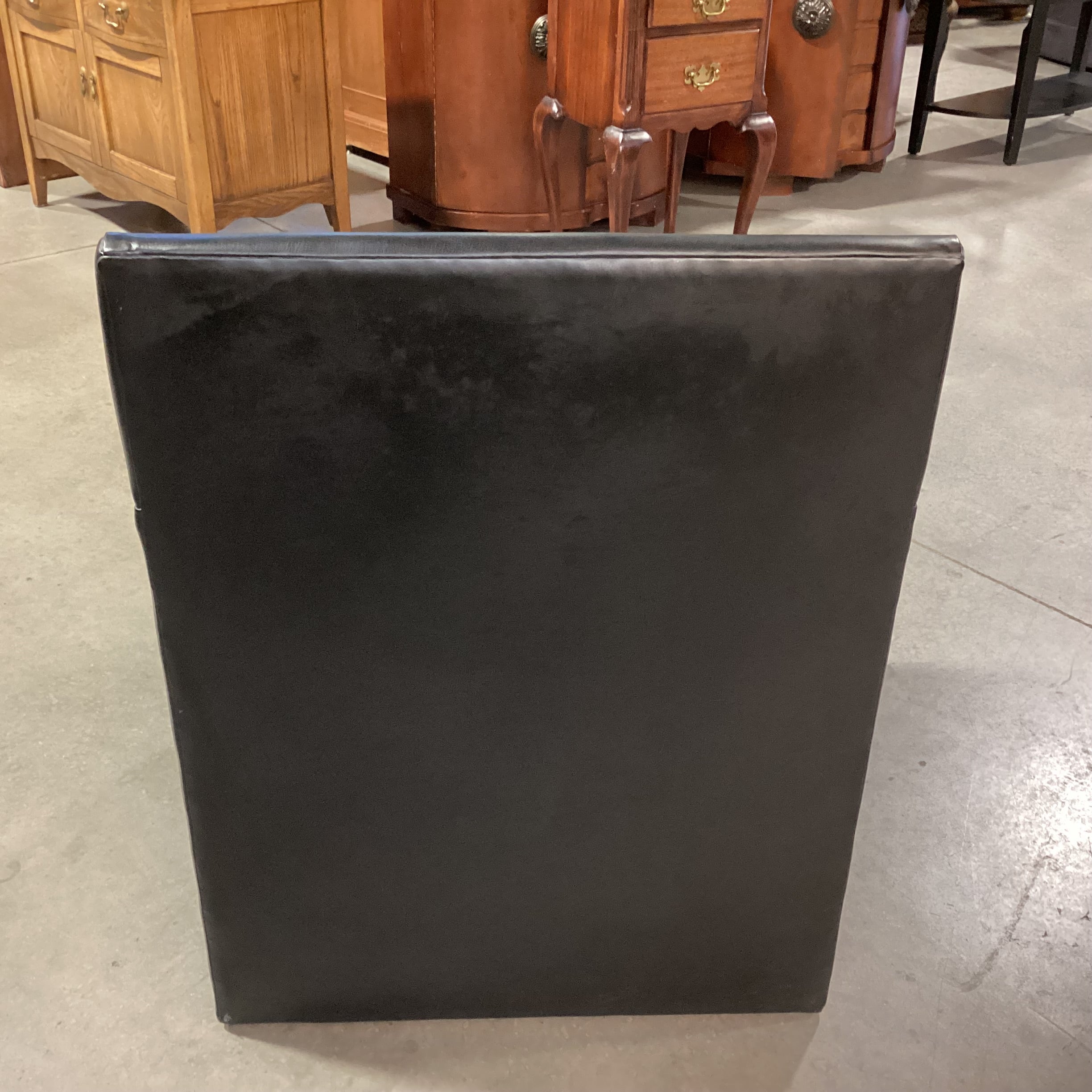 Black Leather Modern Box Style Chair 25"x 24"x 32"