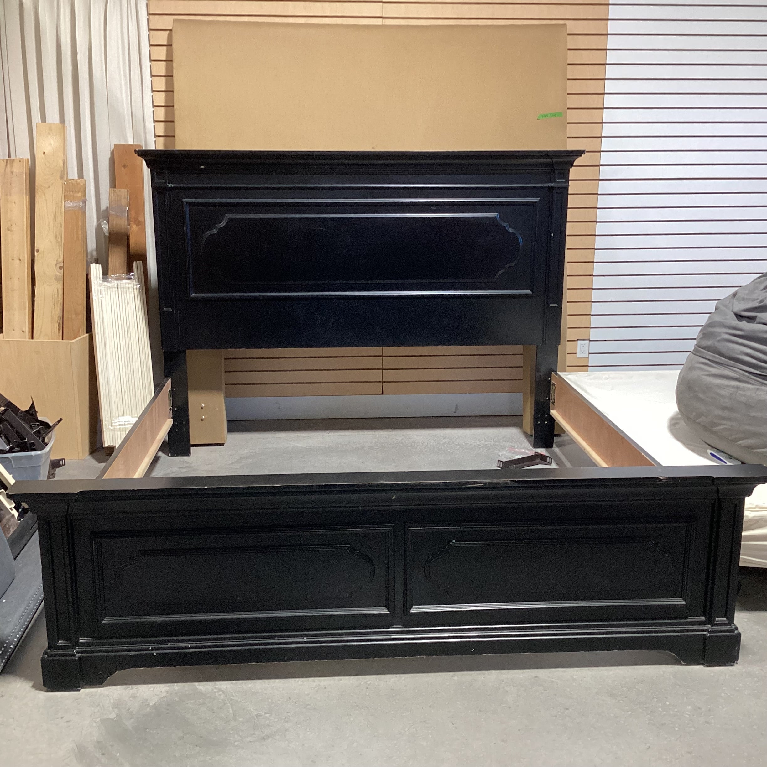 KING Black Finish Laminate Particle Wood Panel Detail Bed Set 83.5"x 87"x 60"