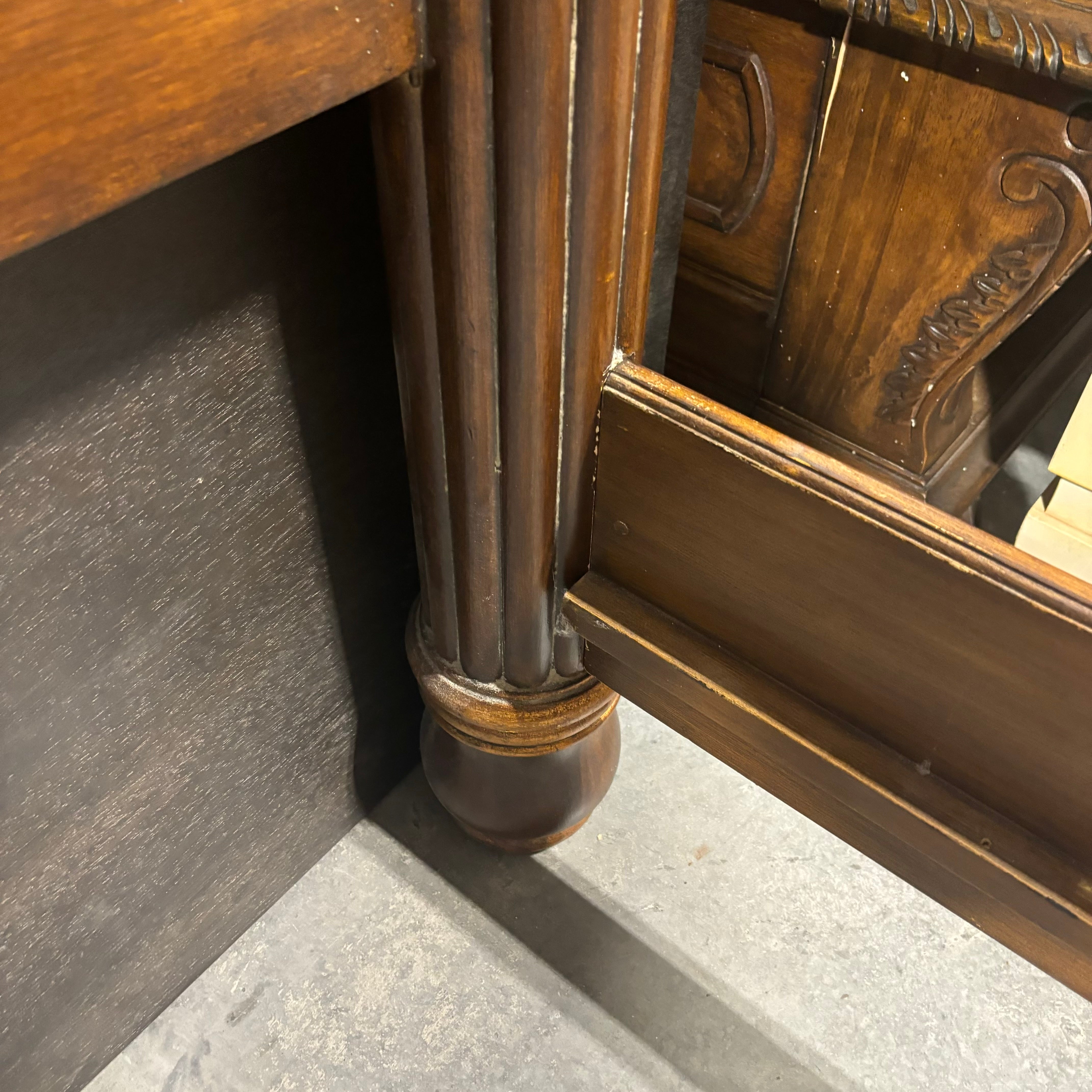 QUEEN Ornate Carved Solid Wood with Gold & Dark Brown Finish & Claw Feet Poster Bed 71"x 96"x 88"