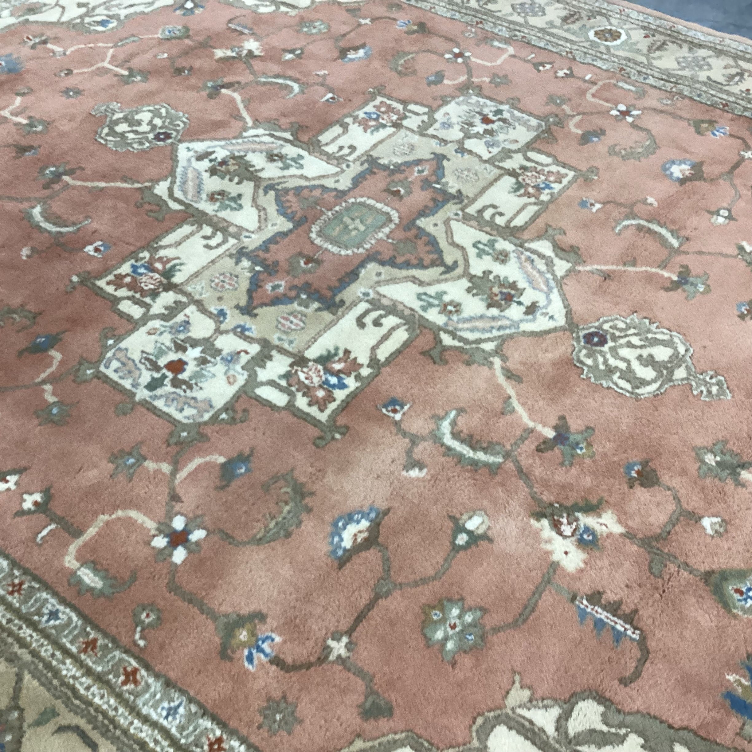 Peach & Cream Center Design & Border Detail Hand Woven Wool Rug 8'10"x 12'2"