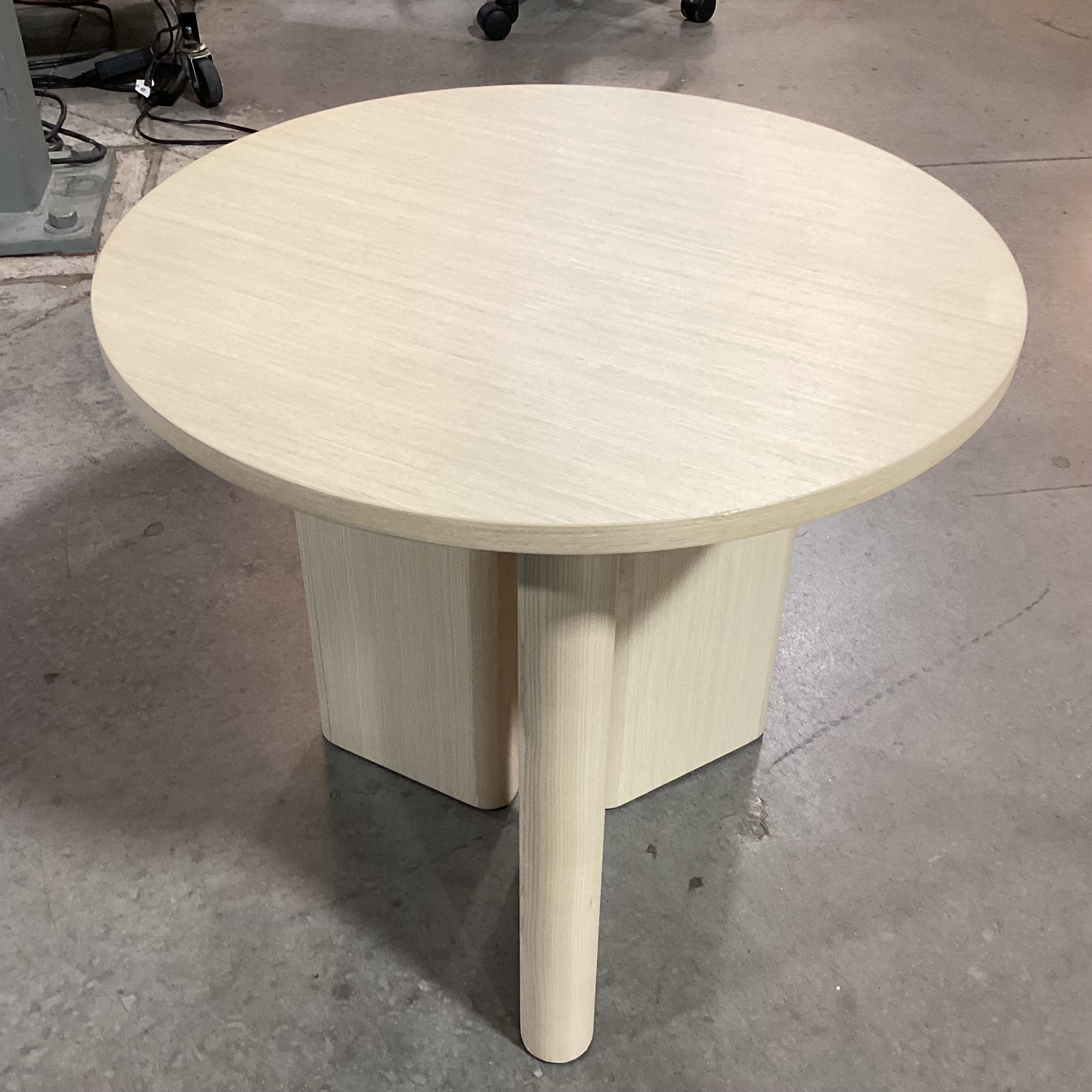 Rove Concepts Kaye Collection Washed Natural Oak Veneer Straight Grain Finish Accent Table 20" Diameter x 19"