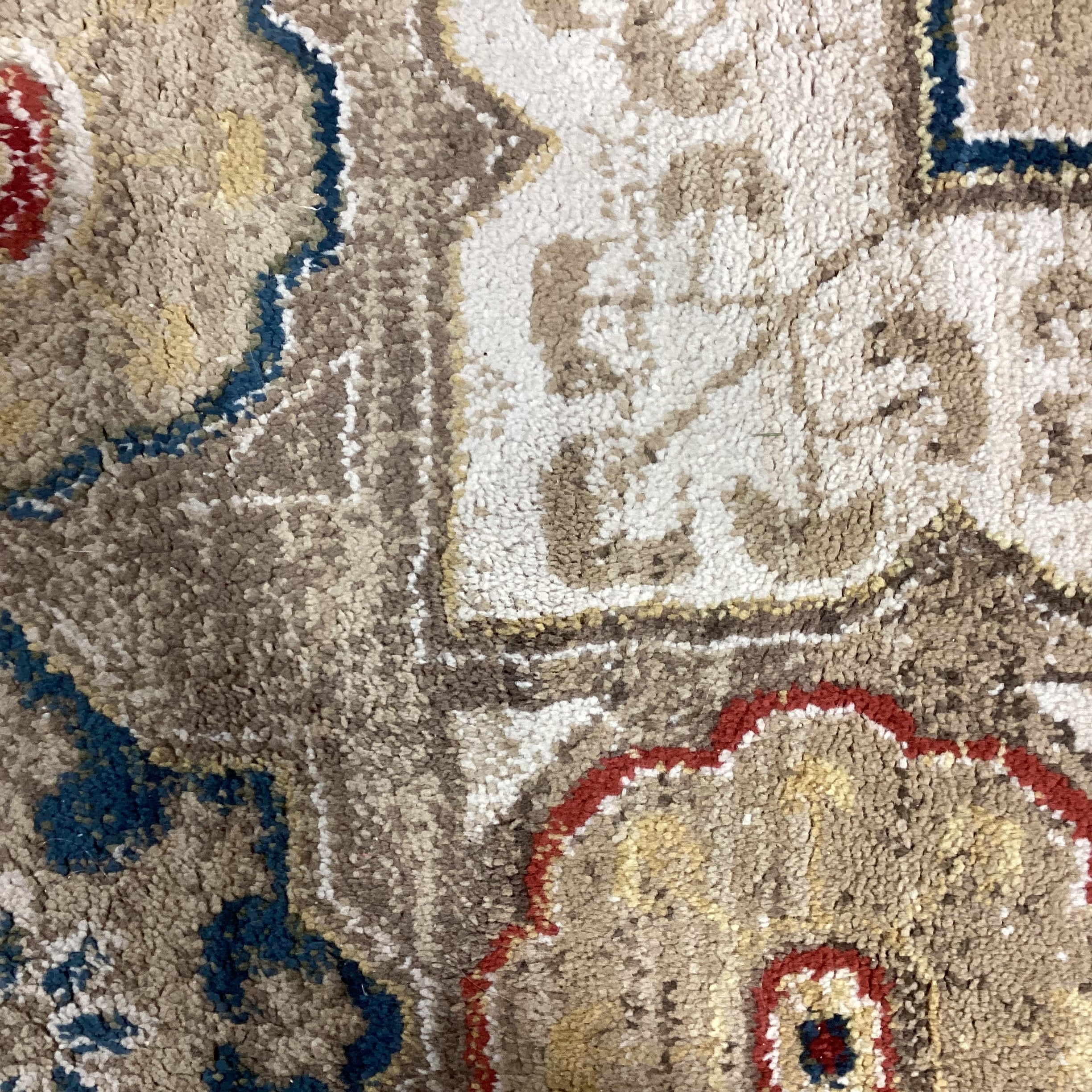 Safavieh Cream Beige with Fringe Rug 5'3"x 7'9"